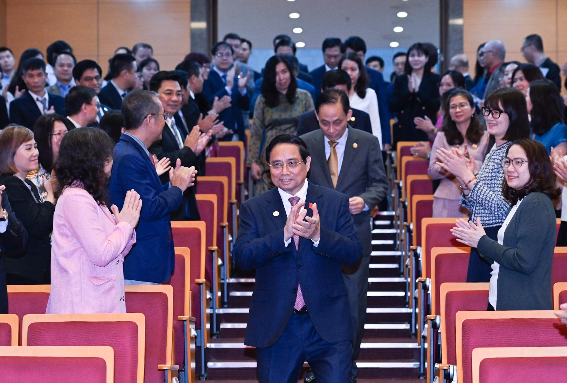 El primer ministro de Vietnam, Pham Minh Chinh, llega al Congreso de Emulación Patriótica del Ministerio de Relaciones Exteriores para el mandato 2025-2030.