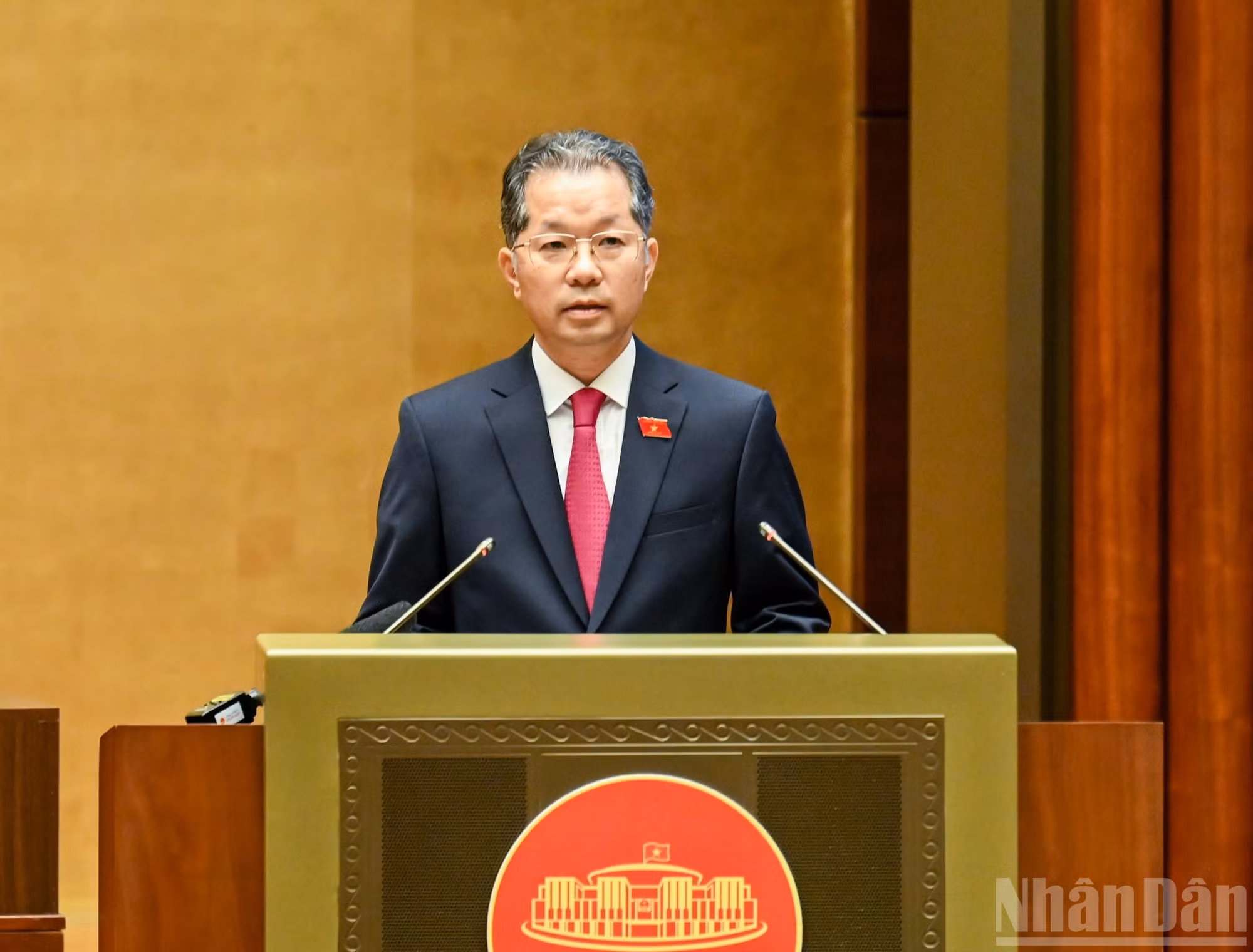 El presidente del Tribunal Popular Supremo, Nguyen Van Quang, habla en la ceremonia.