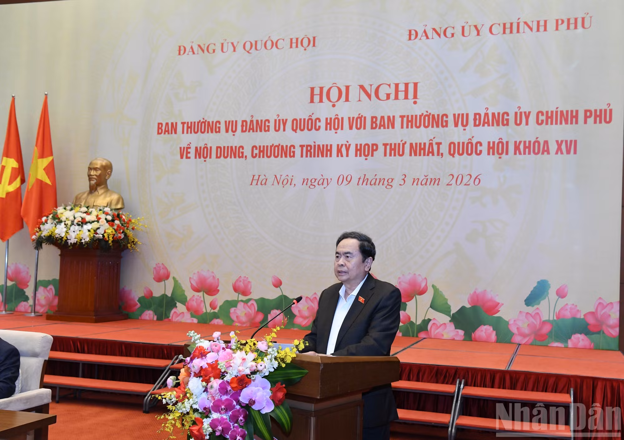 El secretario del Comité del PCV en la Asamblea Nacional de Vietnam y presidente de esta entidad, Tran Thanh Man, pronuncia el discurso inaugural de la reunión.