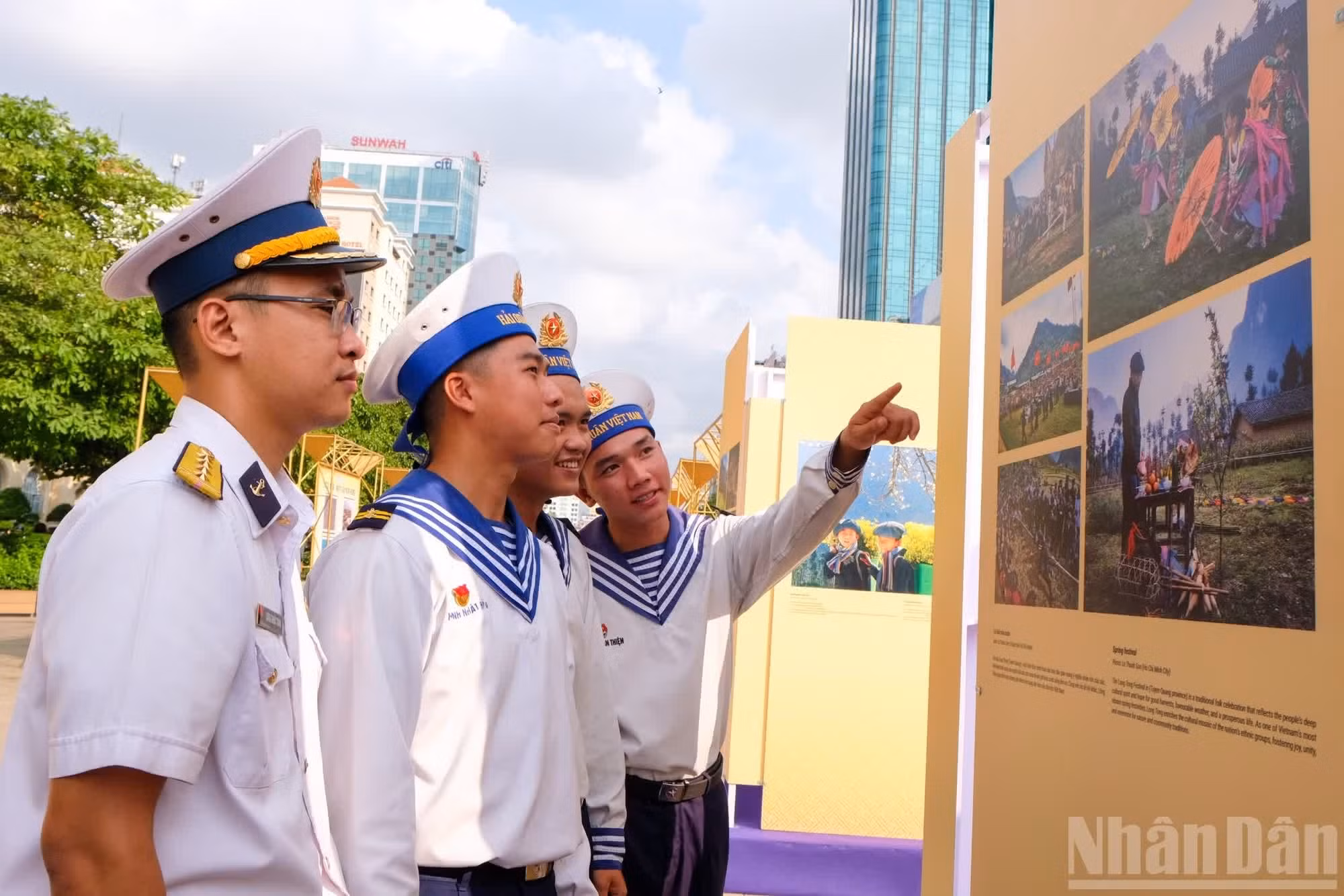Más que un lugar de encuentro del arte fotográfico, las exposiciones simultáneas tienden un puente entre el pasado, el presente y el futuro, para que las generaciones de hoy perciban mejor el valor de la paz y que cada ciudadano ame y se sienta más orgulloso de un Vietnam en pleno despegue hacia la era del engrandecimiento nacional.
