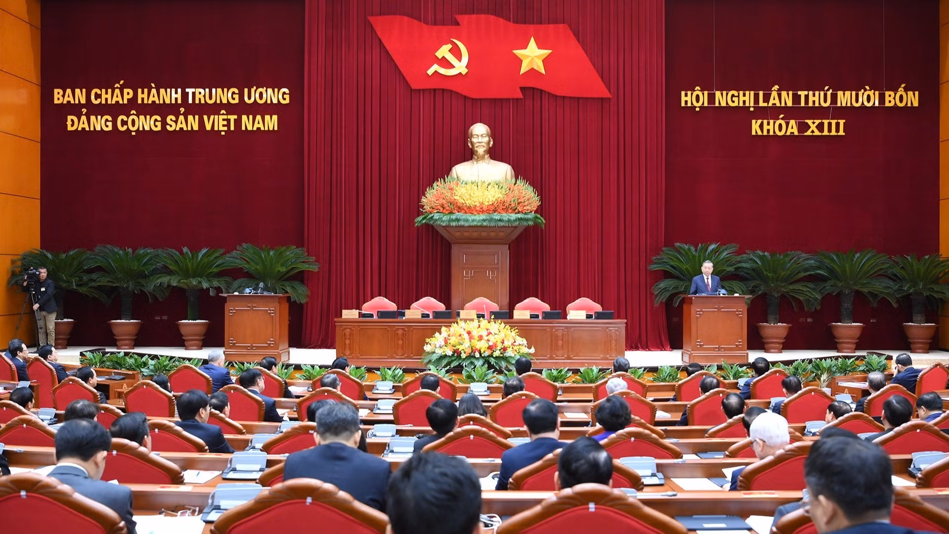Vista de la sesión de clausura del 14º Pleno del XIII Comité Central del Partido Comunista de Vietnam.