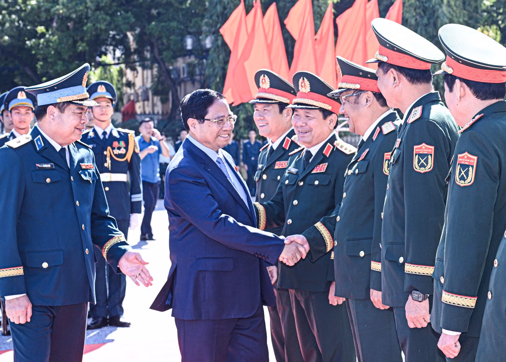 El jefe de Gobierno y dirigentes del Ministerio de Defensa.