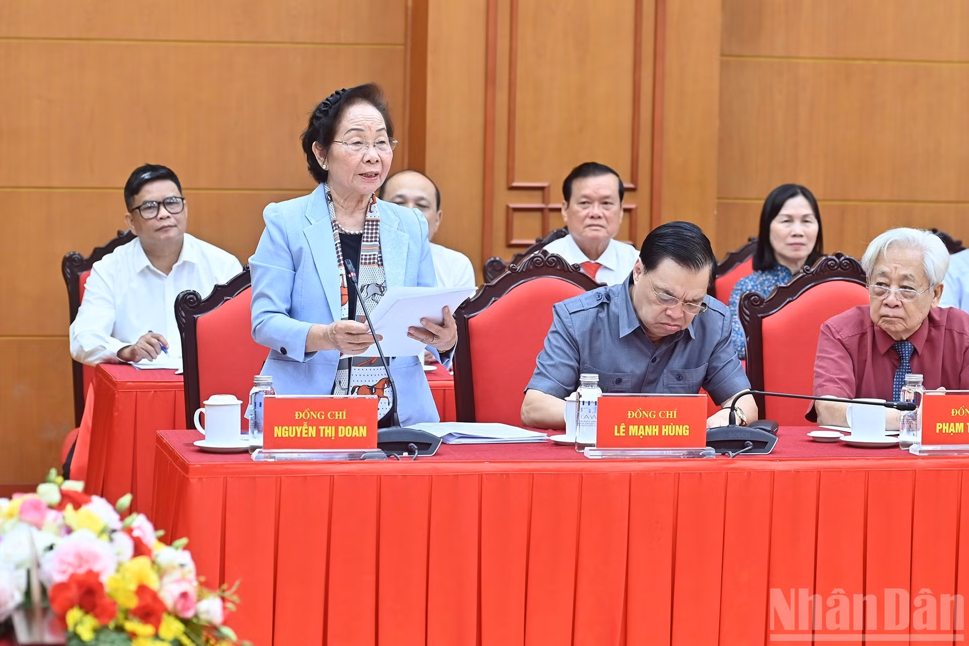 Nguyen Thi Doan, antigua miembro del Comité Central del PCV, ex vicepresidenta del Estado y titular de la Asociación de Fomento al Estudio de Vietnam, tiene la palabra.