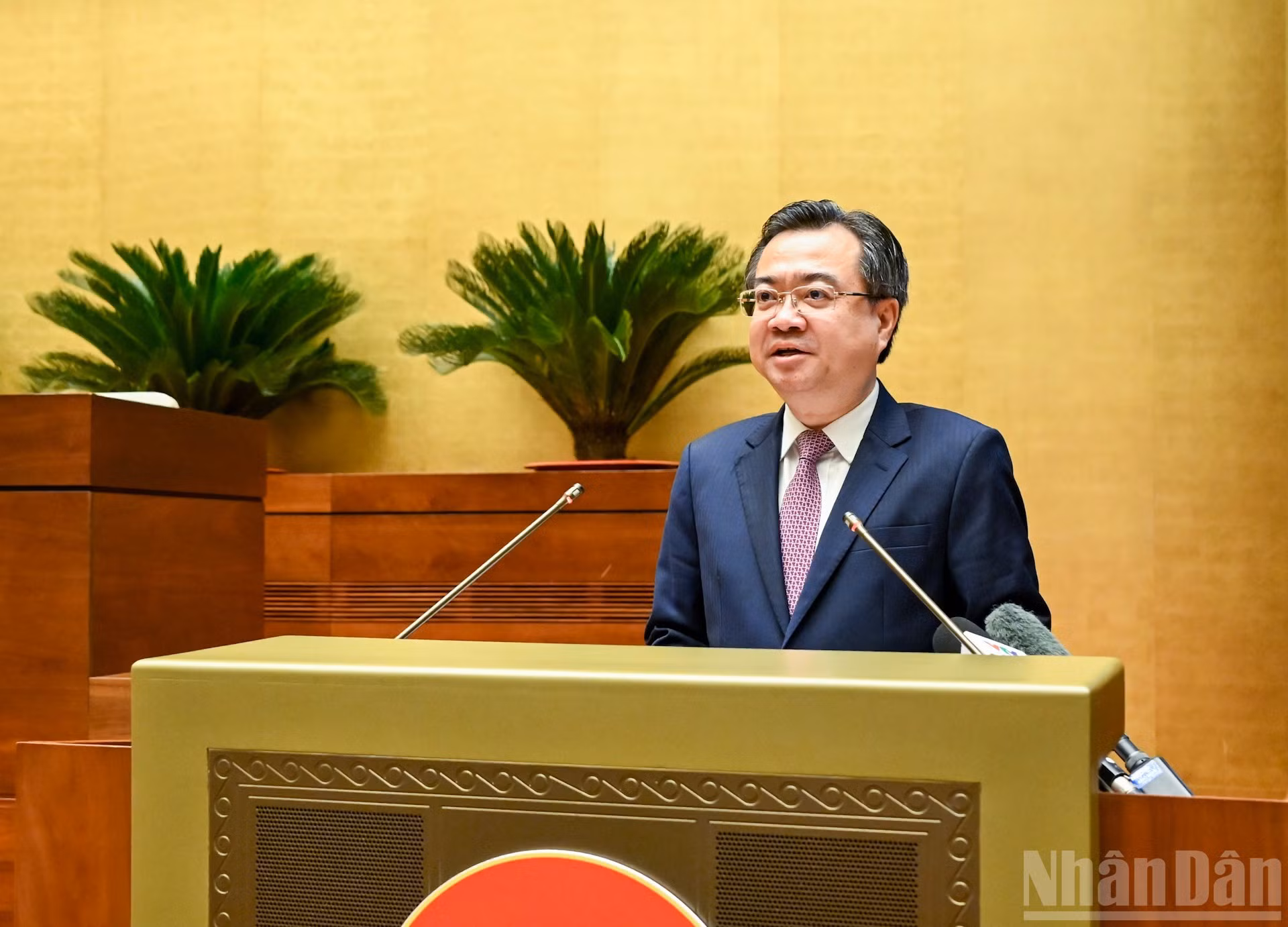 Nguyen Thanh Nghi, miembro del Comité Central del PCV y jefe de su Comisión de Políticas y Estrategias, analiza “Contenidos clave de la Resolución 70-NQ/TW fechada el 20 de agosto de 2025 del Buró Político acerca del mantenimiento de la seguridad energética nacional hasta 2030, con visión hacia 2045 y el Programa de acción para su implementación”.