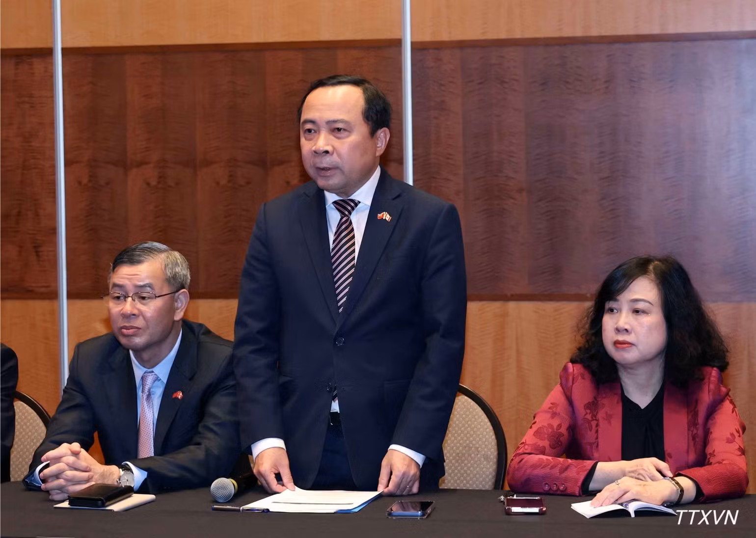 El ministro de Ciencia y Tecnología de Vietnam, Vu Hai Quan, habla en el encuentro.