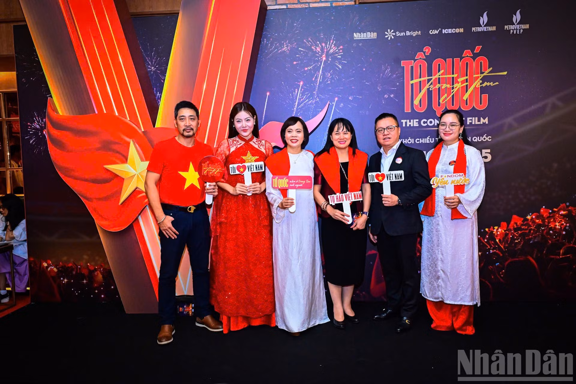 La ceremonia de presentación de la película se celebró en Hanói, con la presencia de dirigentes de agencias centrales, artistas, miembros del equipo de filmación, periodistas y amantes del arte.