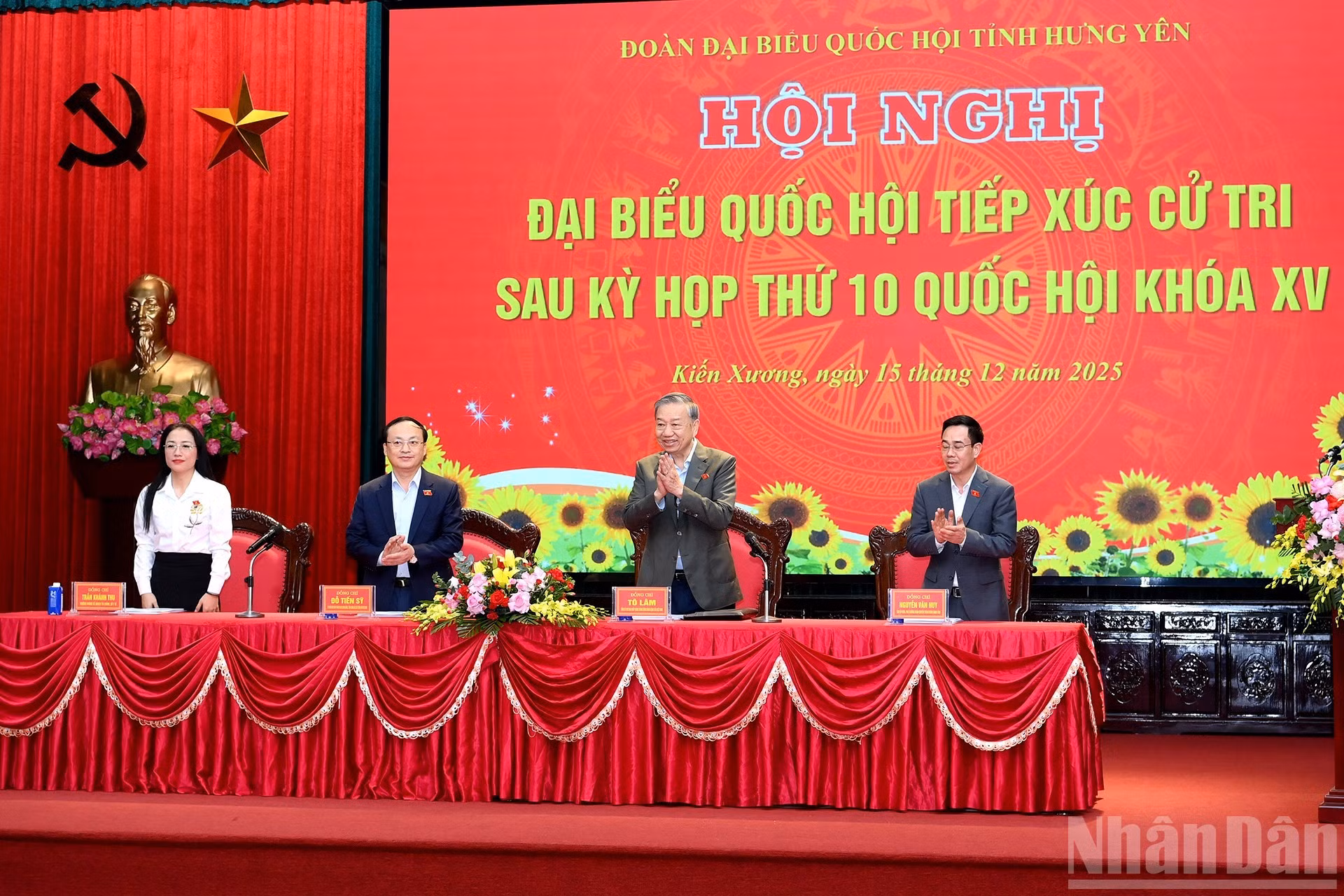 El secretario general del Partido Comunista de Vietnam, To Lam, asiste a la reunión.