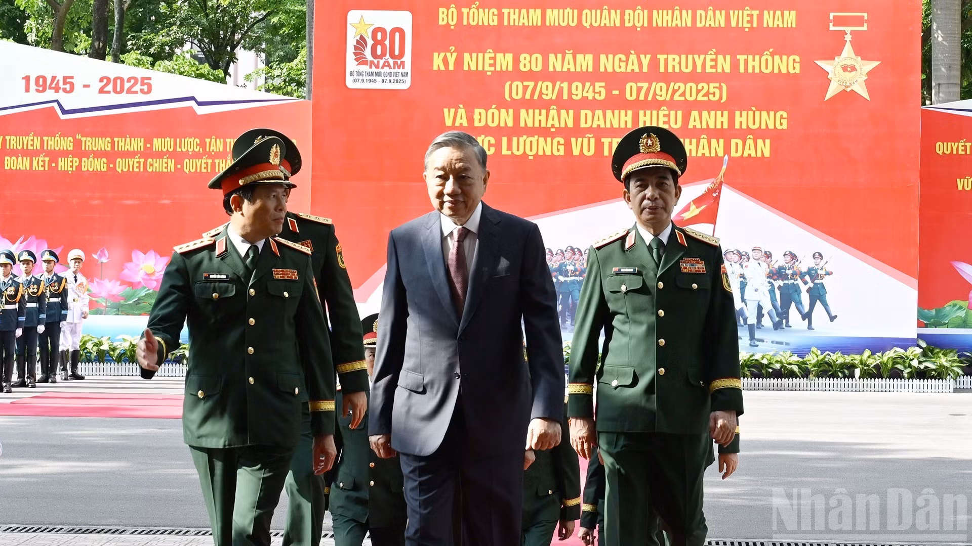 El secretario general del Partido Comunista de Vietnam, To Lam, asiste a la conmemoración del 80º aniversario del Día del Estado Mayor General del Ejército Popular de Vietnam.