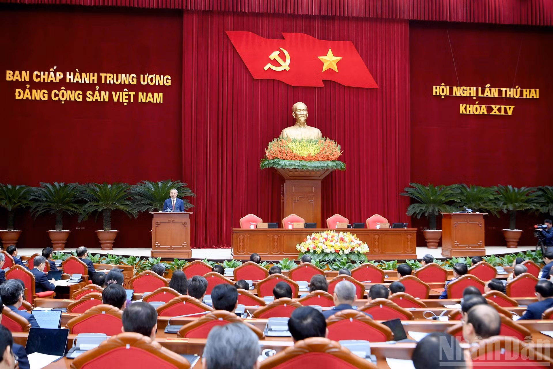 El secretario general del Partido Comunista de Vietnam, To Lam, pronuncia el discurso de clausura.
