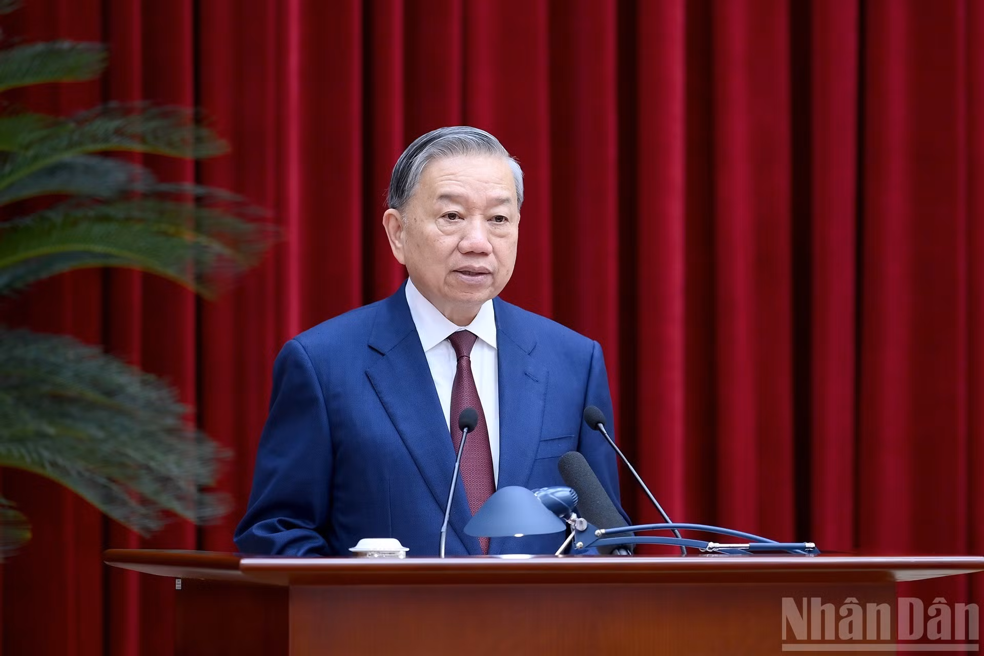 El secretario general del Partido Comunista de Vietnam, To Lam, pronuncia el discurso de clausura.