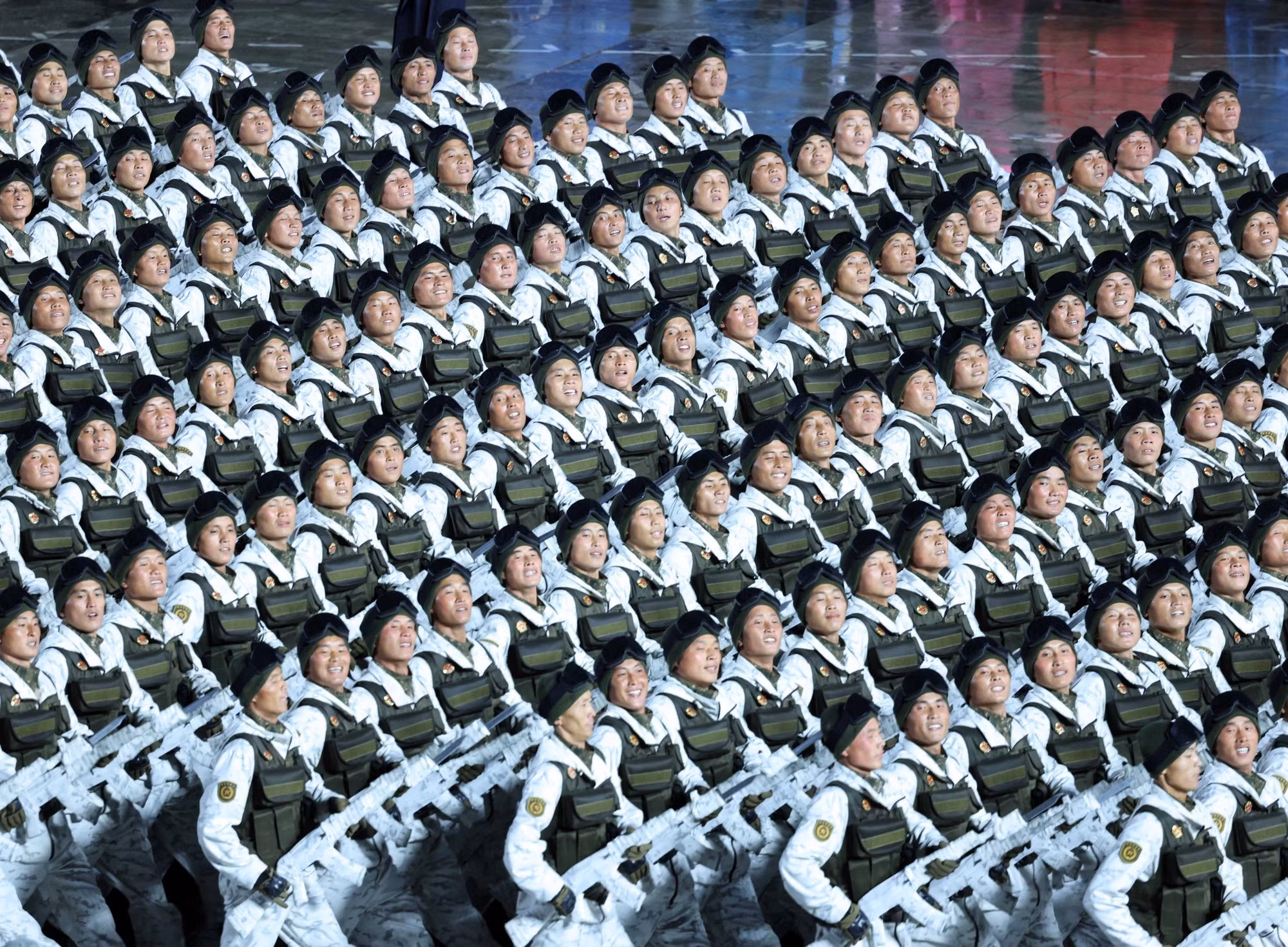 Vista del desfile militar en conmemoración del 80º aniversario de la fundación del Partido del Trabajo de Corea.
