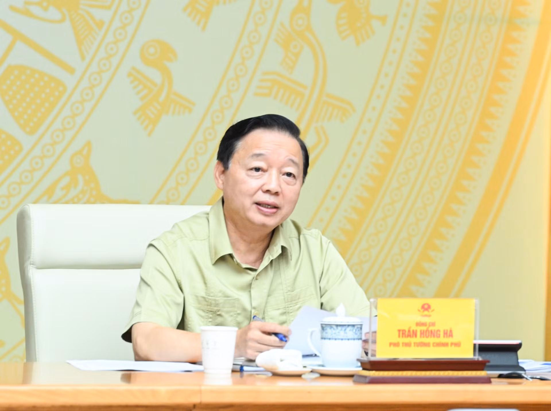 El viceprimer ministro Tran Hong Ha en su intervención.