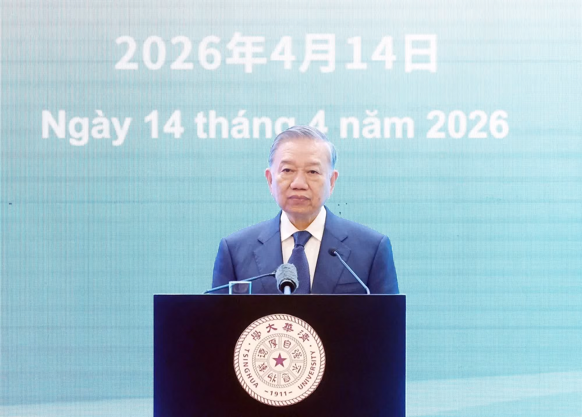 El máximo dirigente de Vietnam pronuncia un discurso.