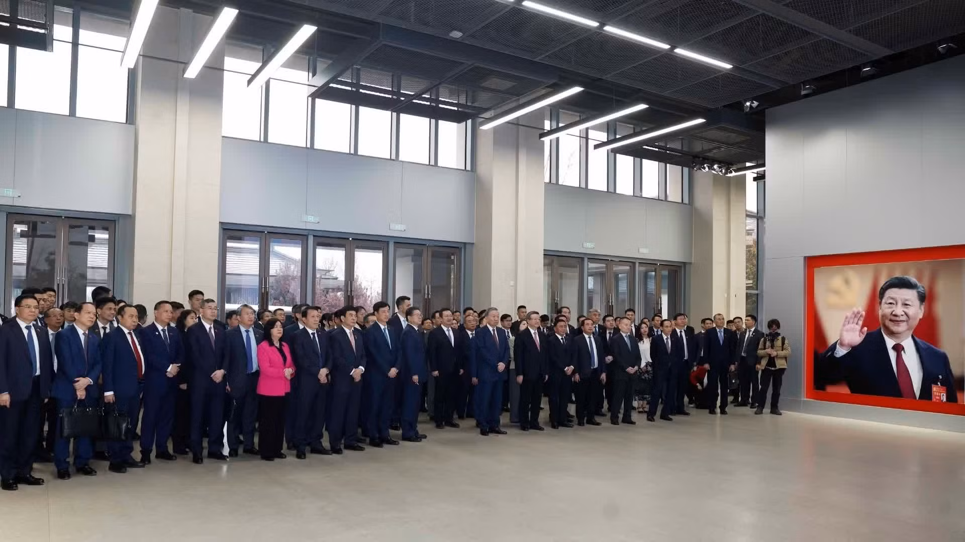 El secretario general del Partido Comunista y presidente de Vietnam, To Lam, acompañado de una delegación de alto nivel, visita la Nueva Área de Xiong'an, en la provincia china de Hebei.