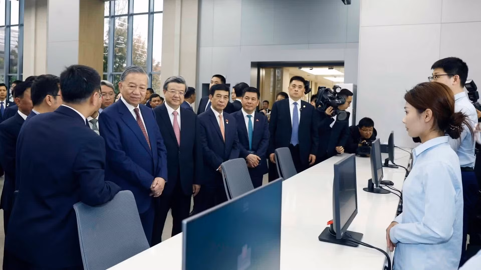 El secretario general del Partido Comunista y presidente de Vietnam, To Lam, acompañado de una delegación de alto nivel, visita la Nueva Área de Xiong'an, en la provincia china de Hebei.