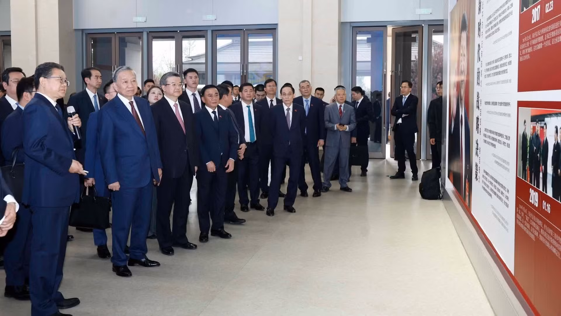 El secretario general del Partido Comunista y presidente de Vietnam, To Lam, acompañado de una delegación de alto nivel, visita la Nueva Área de Xiong'an, en la provincia china de Hebei.