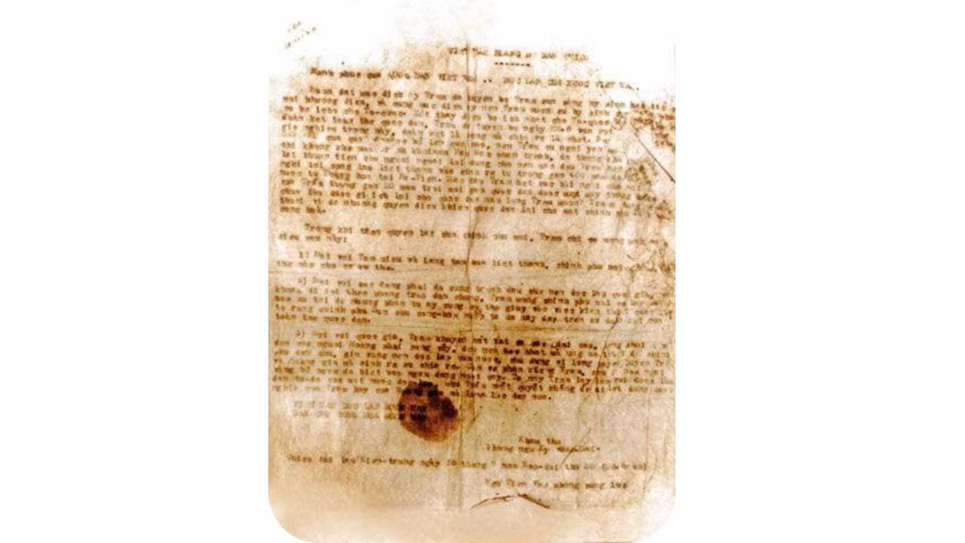 Edicto de abdicación del rey Bao Dai, 28 de agosto de 1945. (Foto de objetos en el Museo Nacional de Historia)