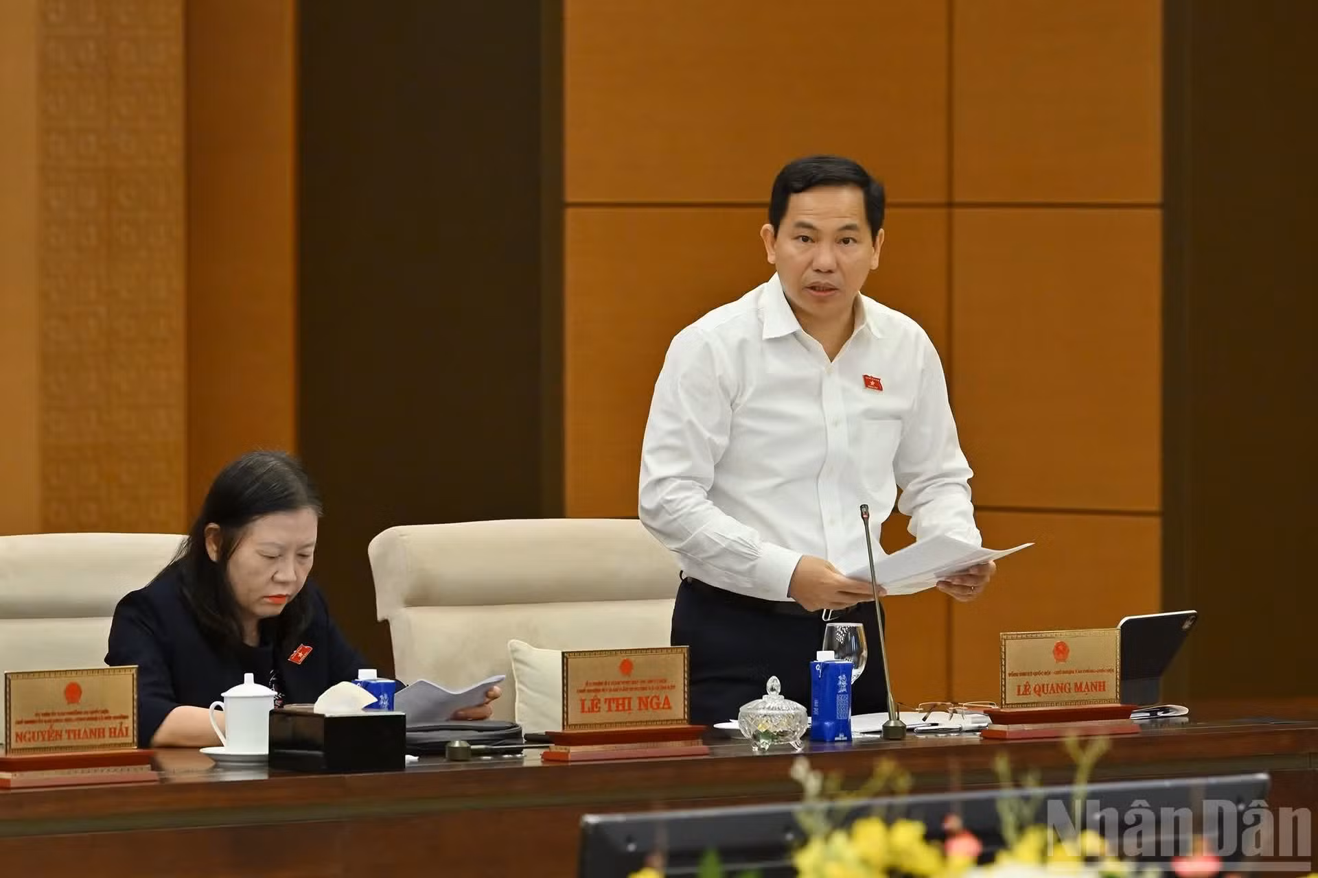 El secretario general de la Asamblea Nacional y jefe de la Oficina de esa entidad, Le Quang Manh, aporta opiniones.