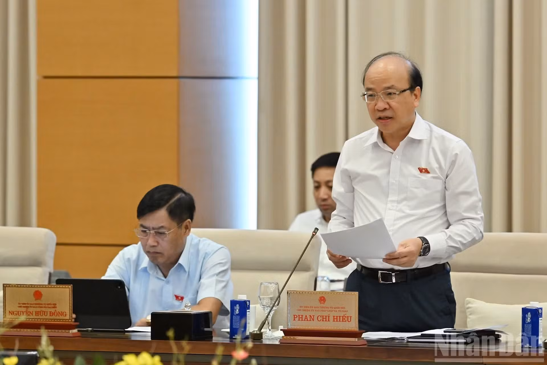 El jefe de la Comisión de Asuntos Legales y Judiciales de la Asamblea Nacional, Phan Chi Hieu, en su intervención.