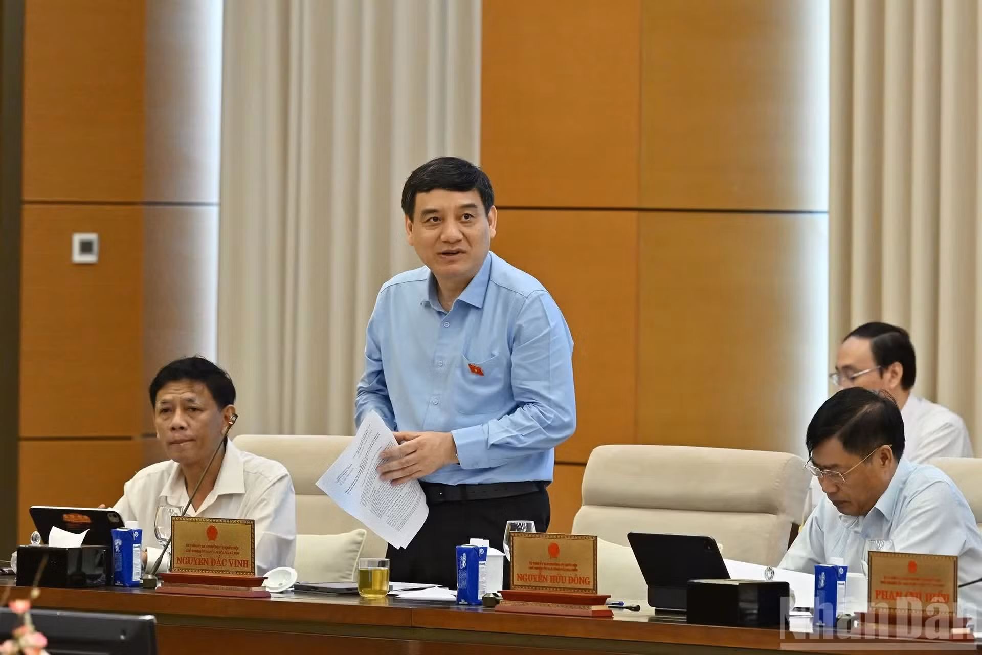 El jefe de la Comisión de Asuntos Culturales y Sociales de la Asamblea Nacional, Nguyen Dac Vinh.
