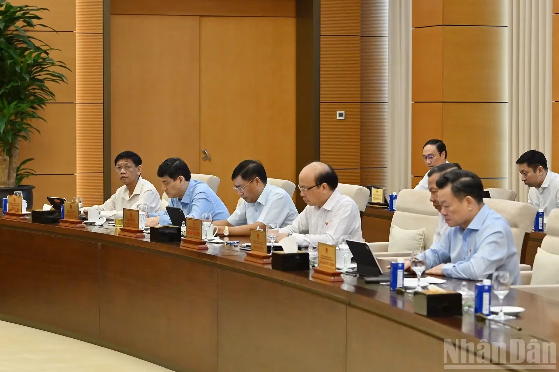 Miembros del Comité Permanente de la Asamblea Nacional de Vietnam.
