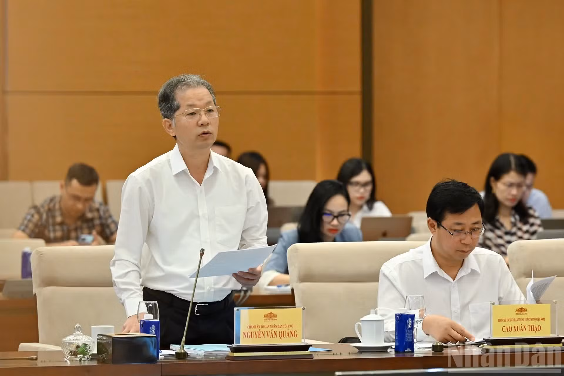 El presidente del Tribunal Popular Supremo de Vietnam, Nguyen Van Quang, presenta un informe.