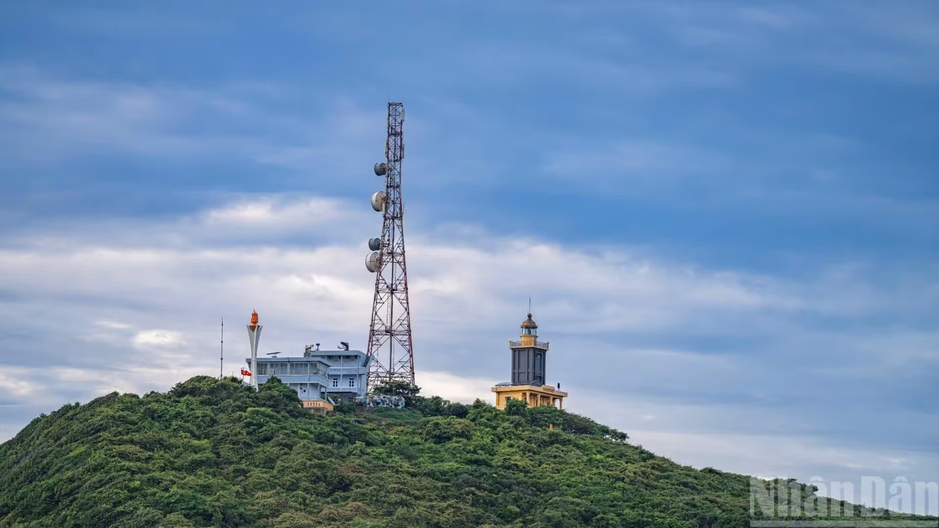 [Foto] Faro de Phu Quy, jalón imponente en alta mar de la Patria vietnamita