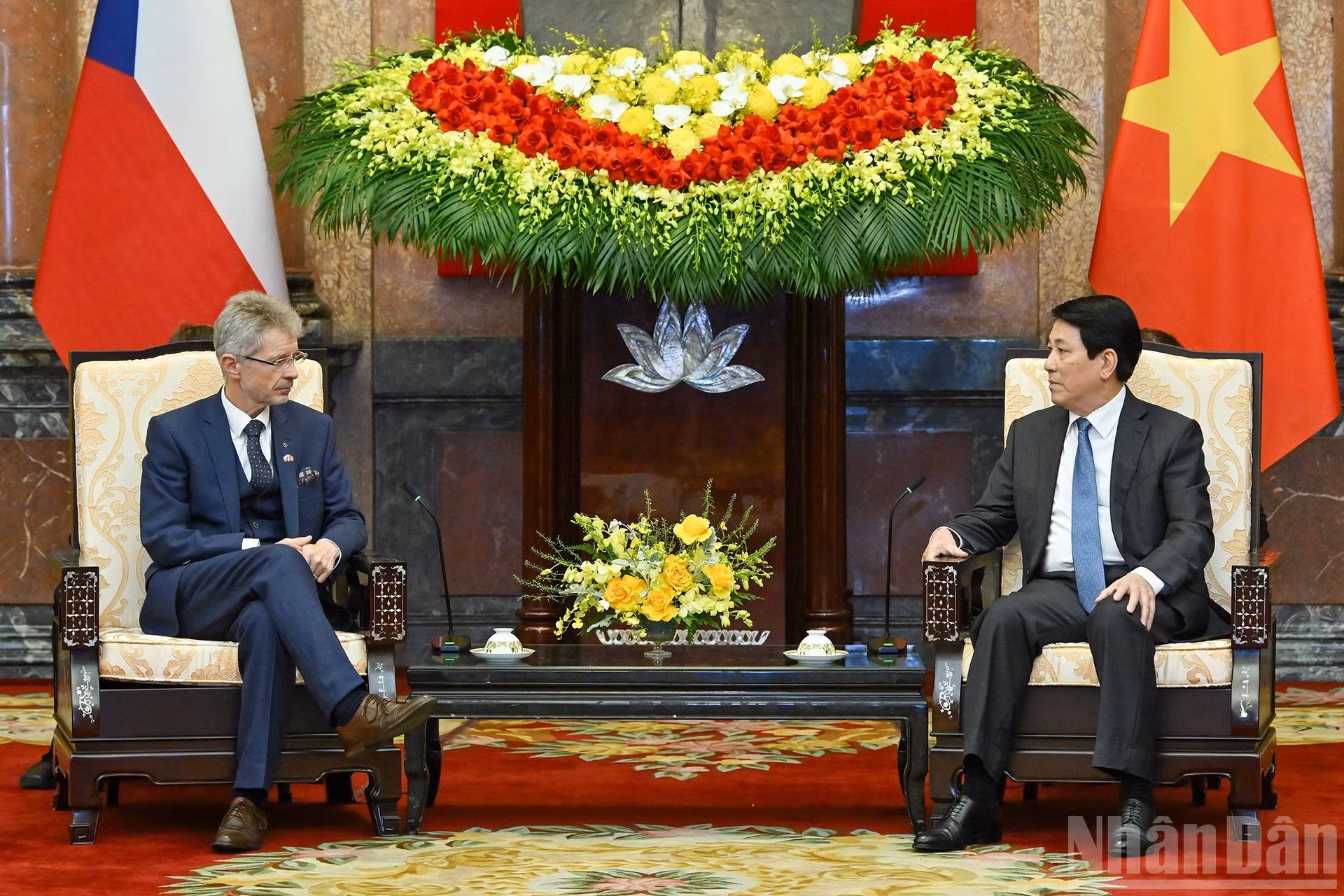 Reunión entre el presidente de Vietnam, Luong Cuong, y el titular del Senado de la República Checa, Milos Vystrcil.