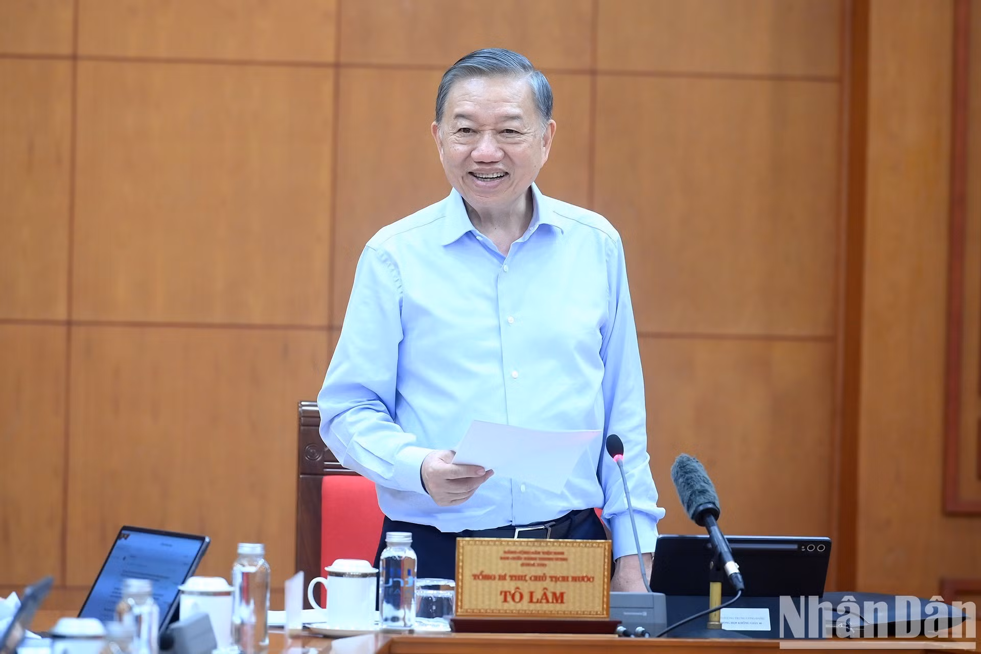 El secretario general del Partido Comunista y presidente de Vietnam, To Lam, imparte directrices.