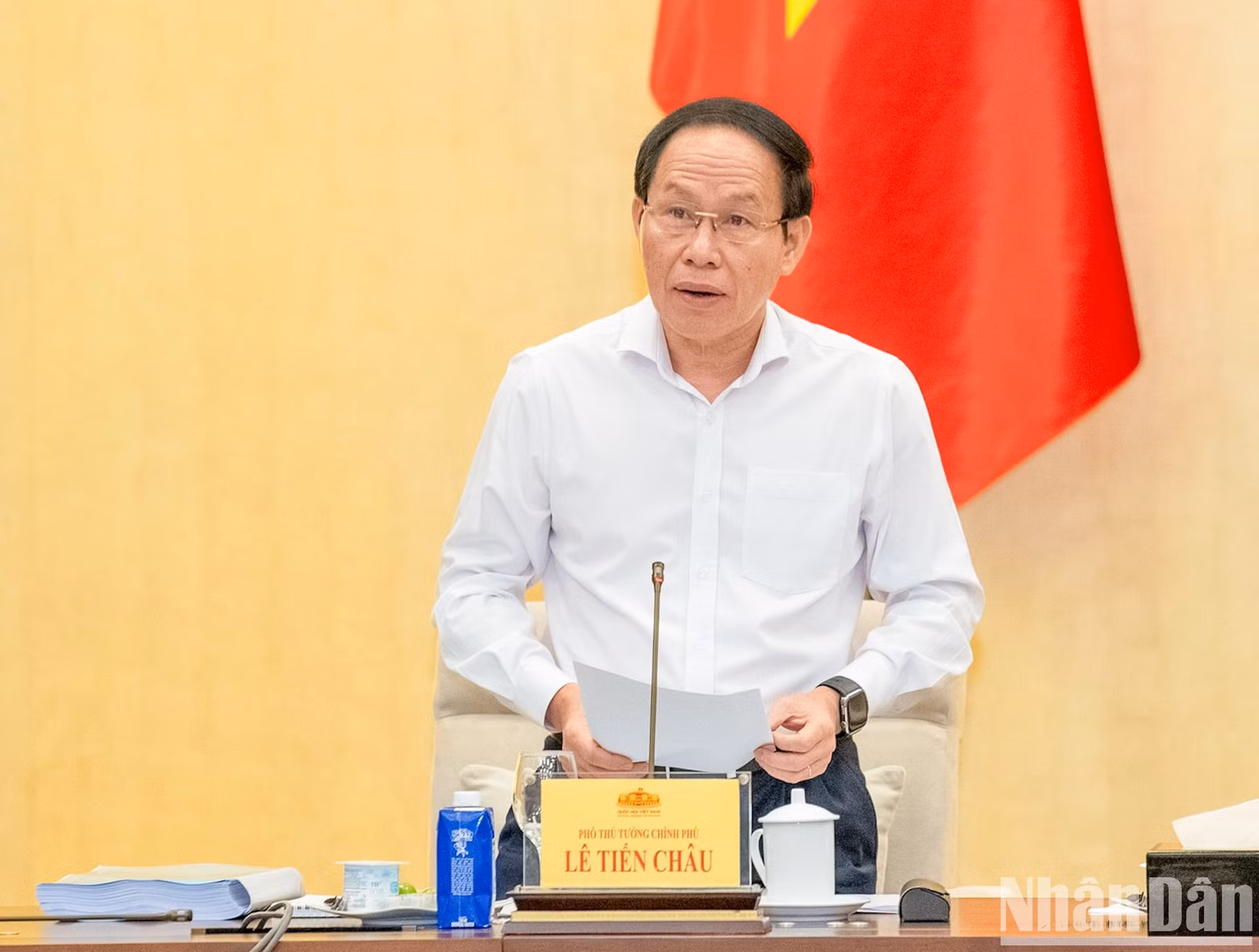 El viceprimer ministro Le Tien Chau pronuncia las palabras inaugurales.