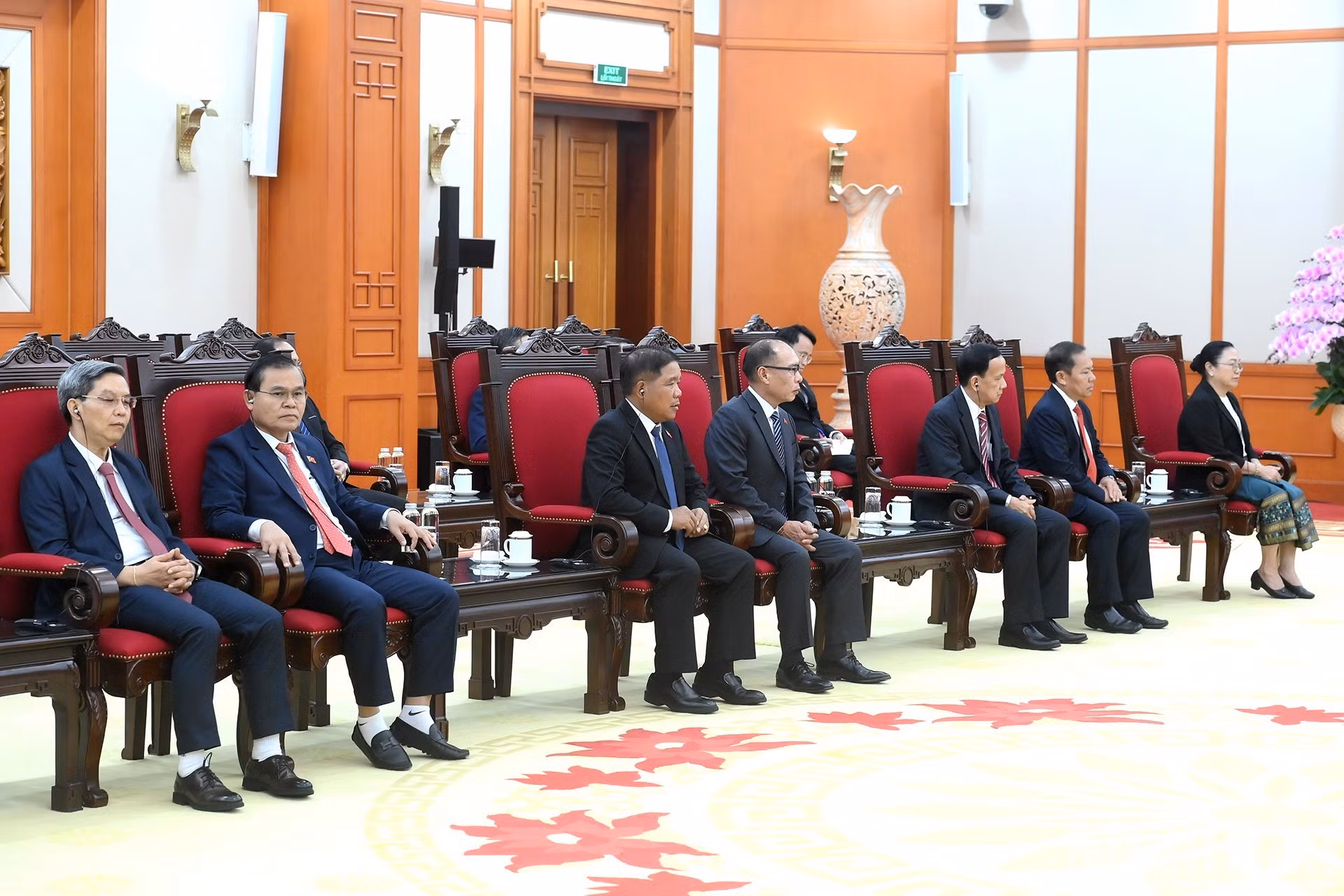 Miembros de la delegación laosiana.