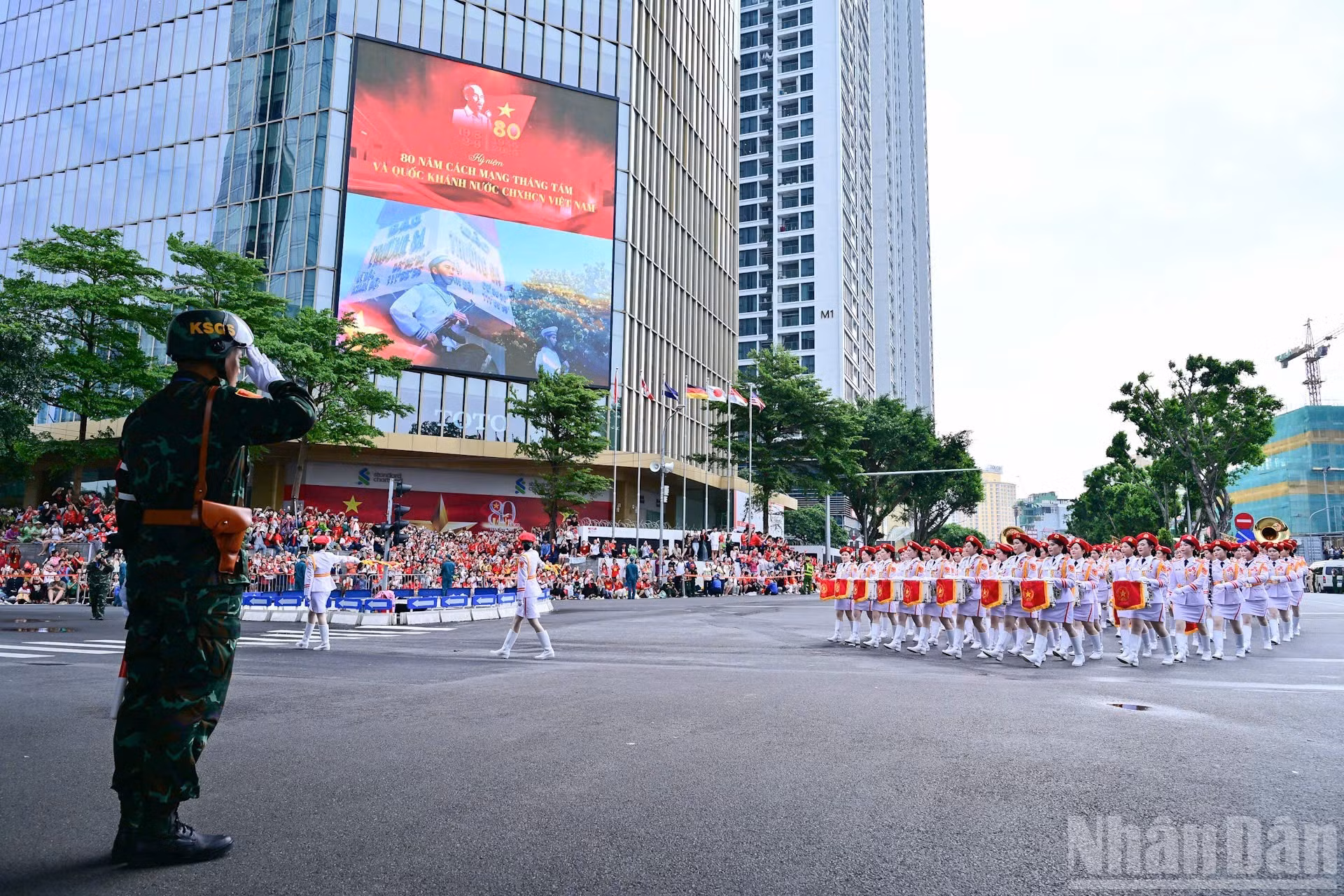 Las mujeres oficiales de música militar.