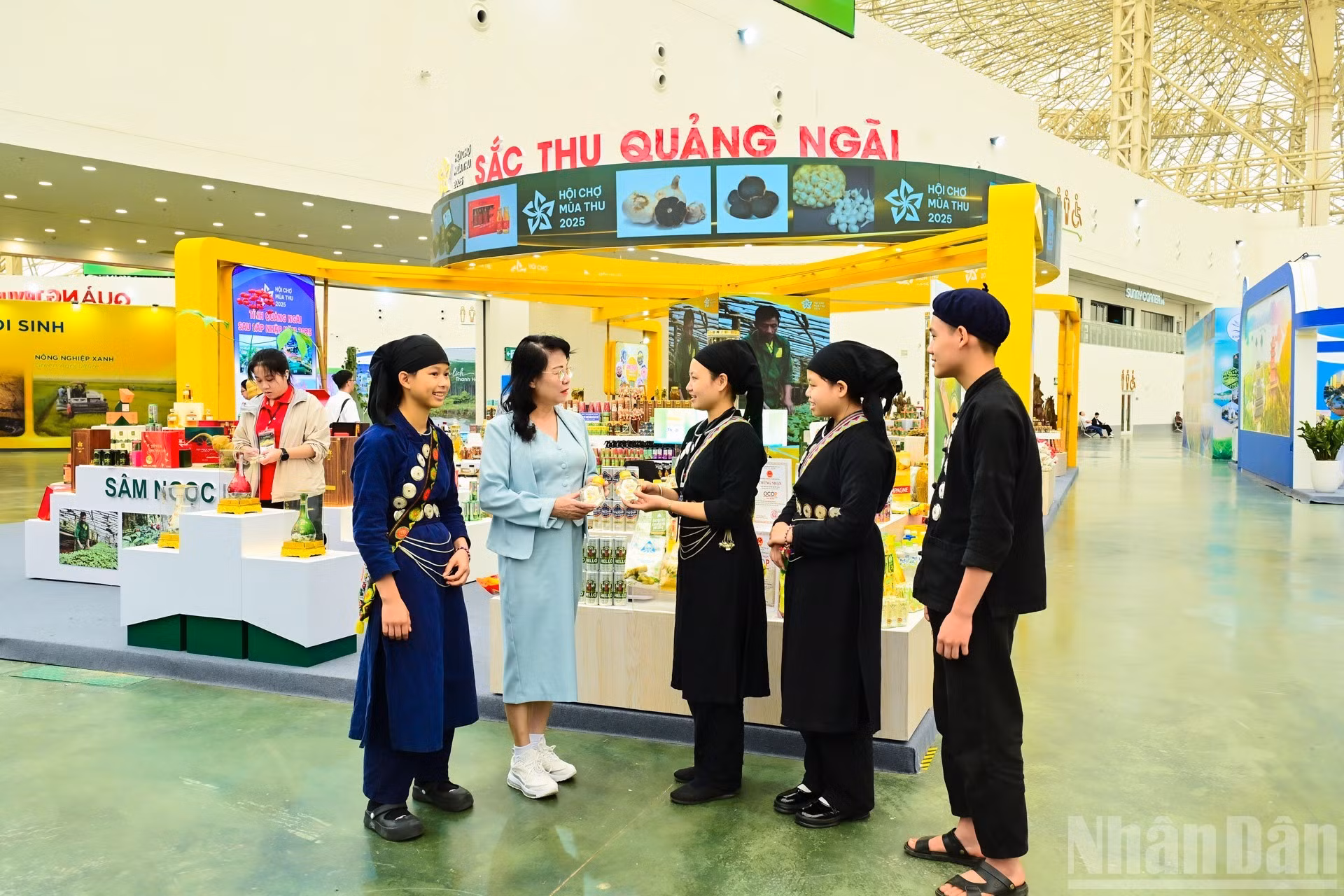 La zona de Quang Ngai divulga sobre la cultura, el turismo, la gastronomía, así como el potencial de esa provincia en calidad de destino de inversiones.