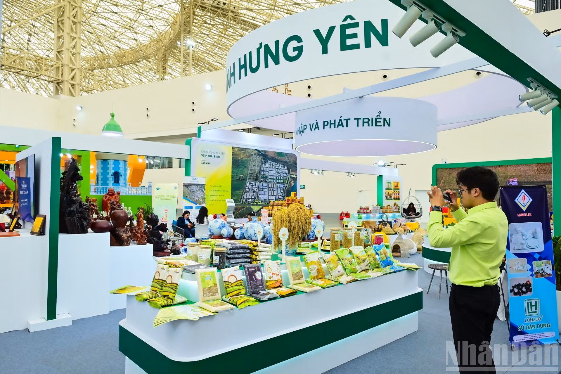 La provincia norteña de Hung Yen se presenta en la feria con el espíritu de integración y desarrollo basado en sus distintos productos.