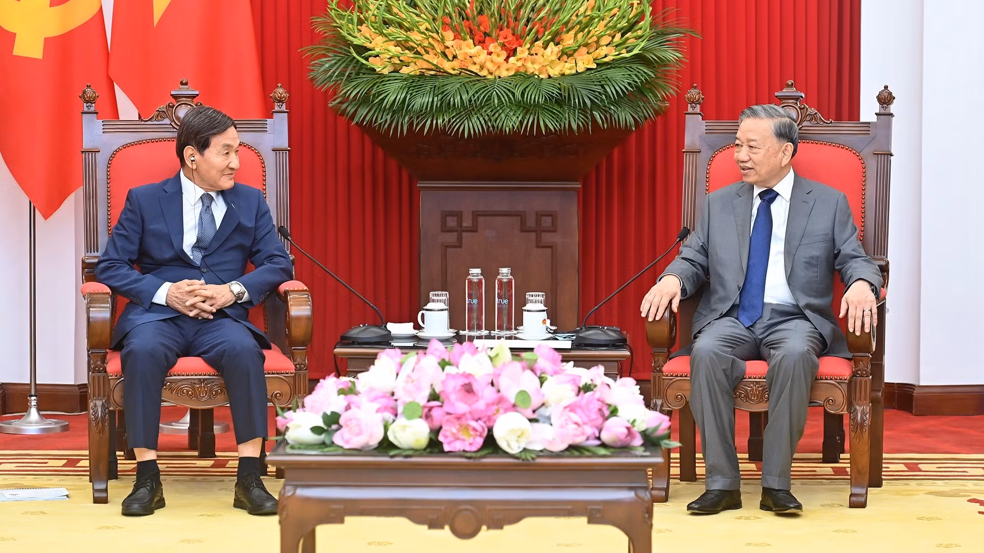 [Foto] Líder partidista de Vietnam recibe a enviado especial del presidente de Corea del Sur