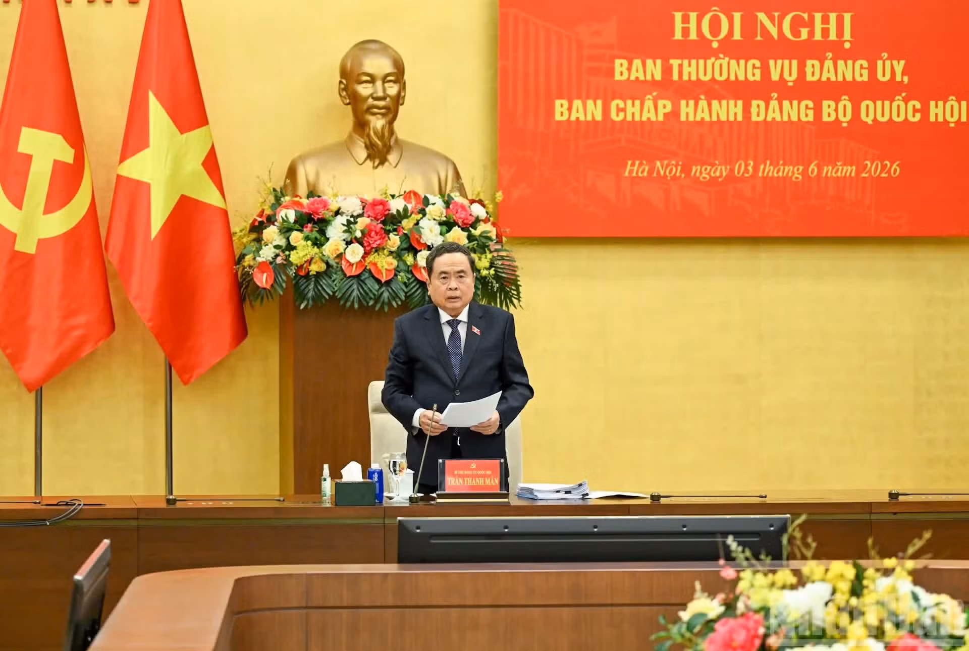 El secretario del Comité del Partido Comunista de Vietnam en la Asamblea Nacional y presidente de esta, Tran Thanh Man, pronuncia las palabras inaugurales.