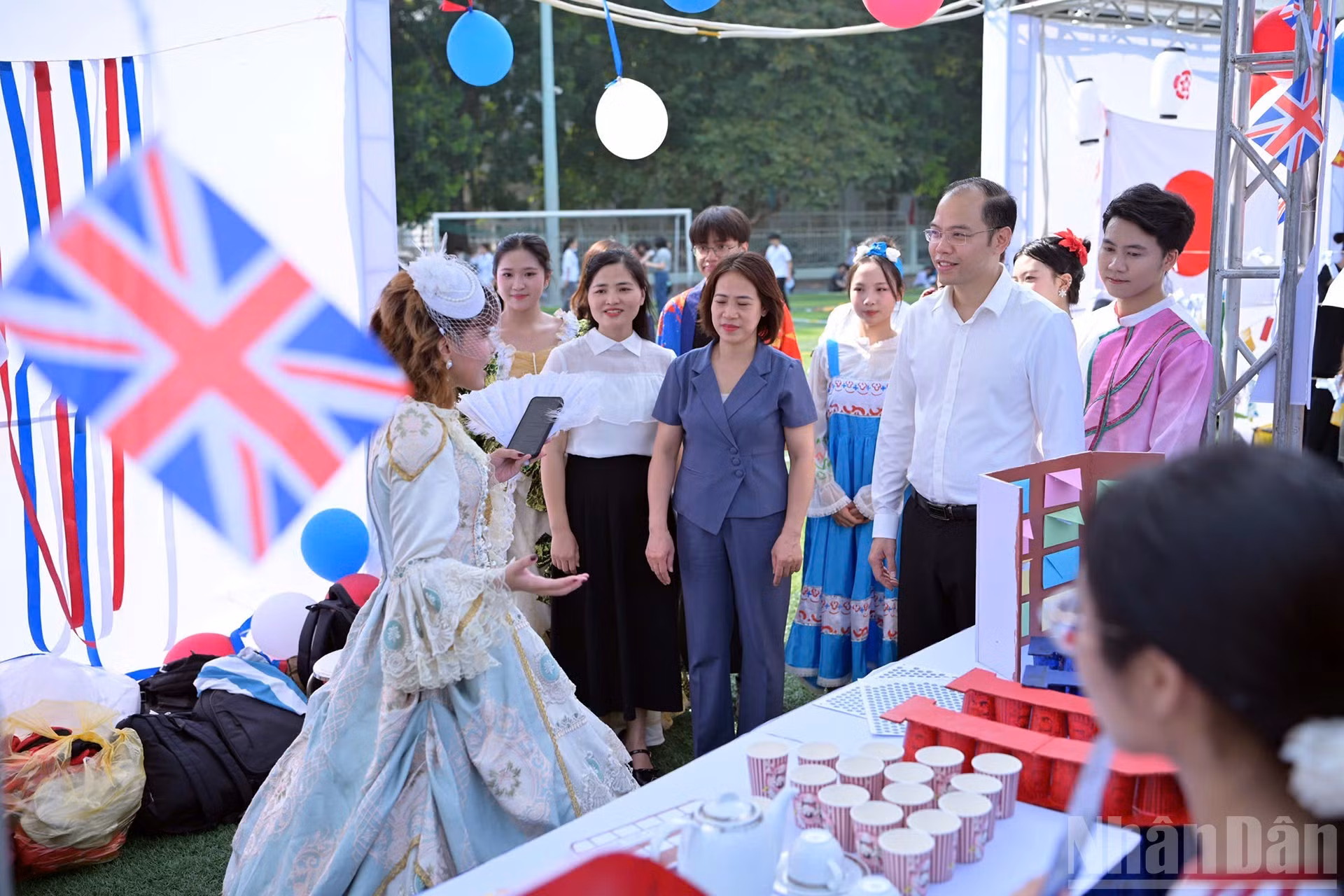 A lo largo del festejo también se efectúan actividades inspiradas en la cultura, la gente y la esencia de Vietnam.