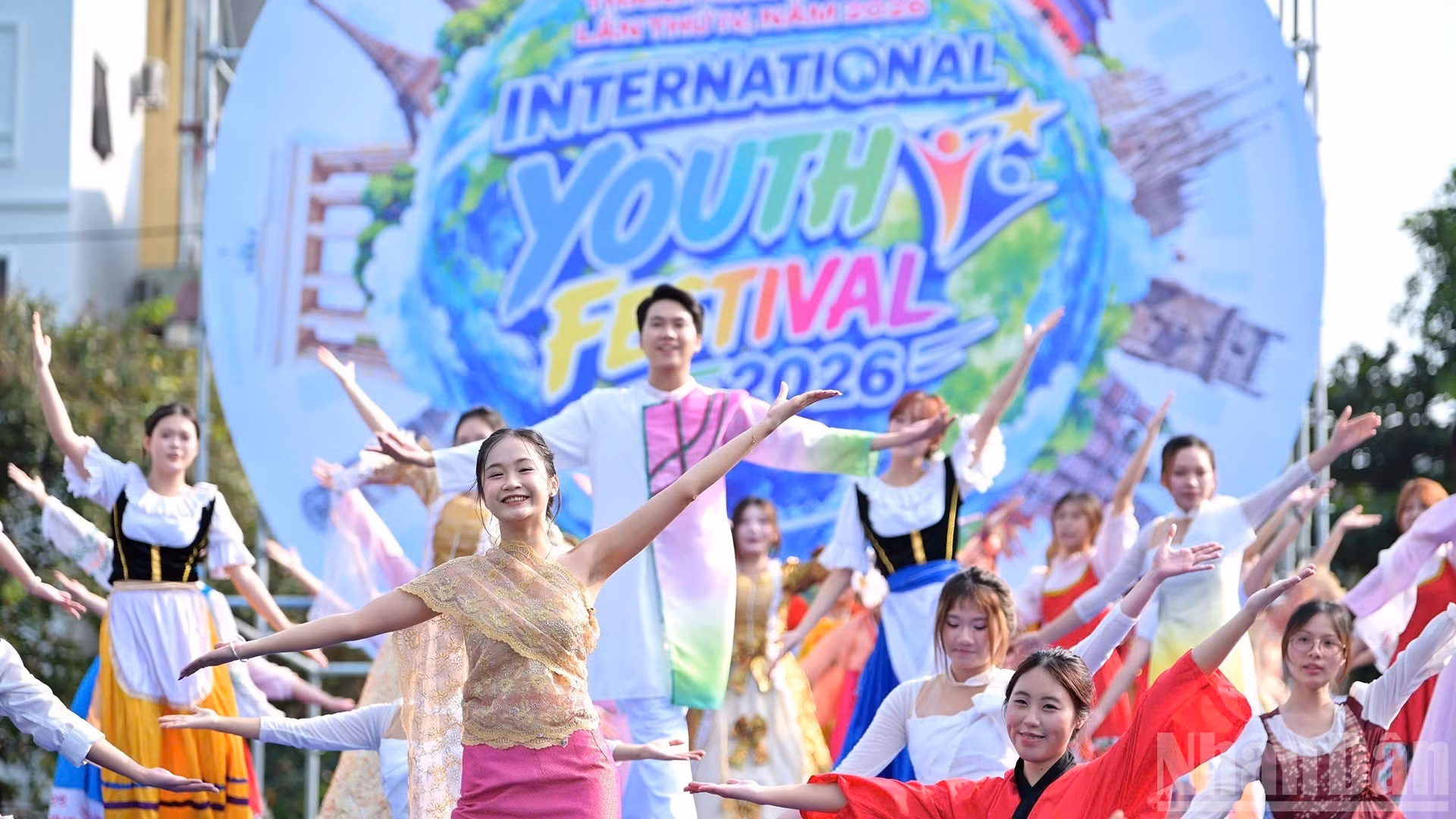 Vibrante integración cultural en el cuarto Festival Internacional de la Juventud.