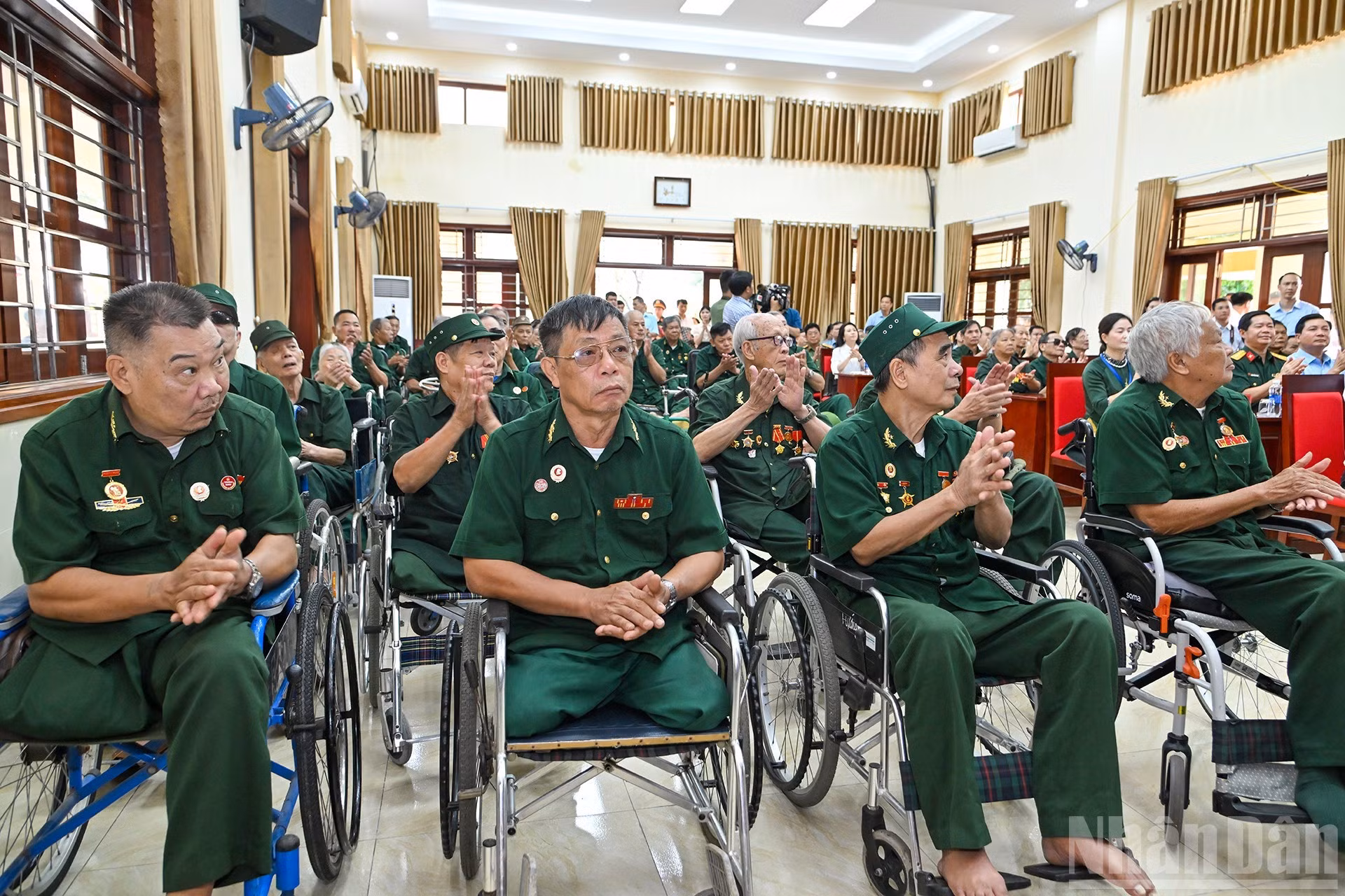 Excombatientes bajo la acogida del Centro de Rehabilitación para Veteranos de guerra de Duy Tien.
