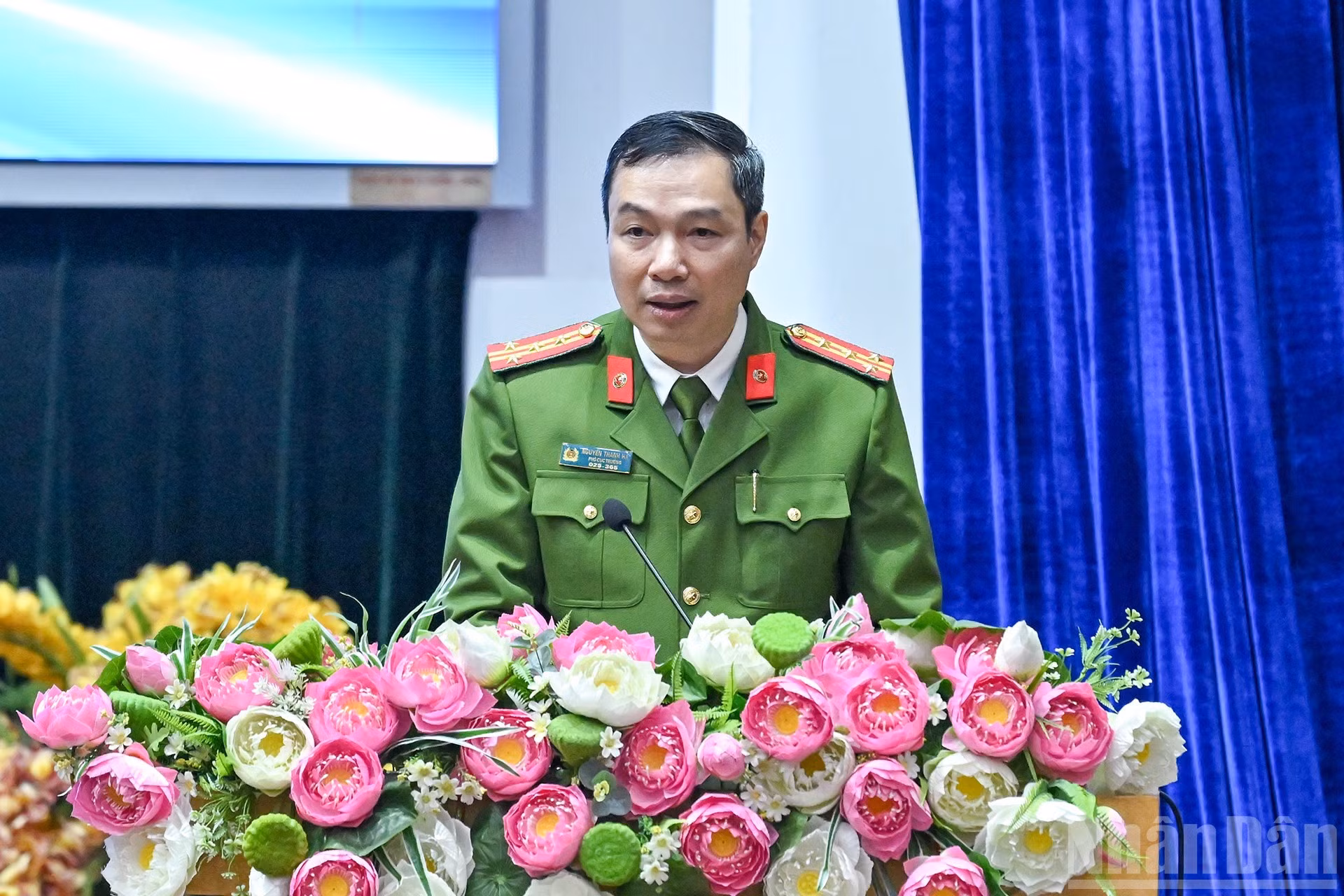 El director adjunto del Departamento de Policía Criminal del Ministerio de Seguridad Pública, Nguyen Thanh Ha, presenta una ponencia.