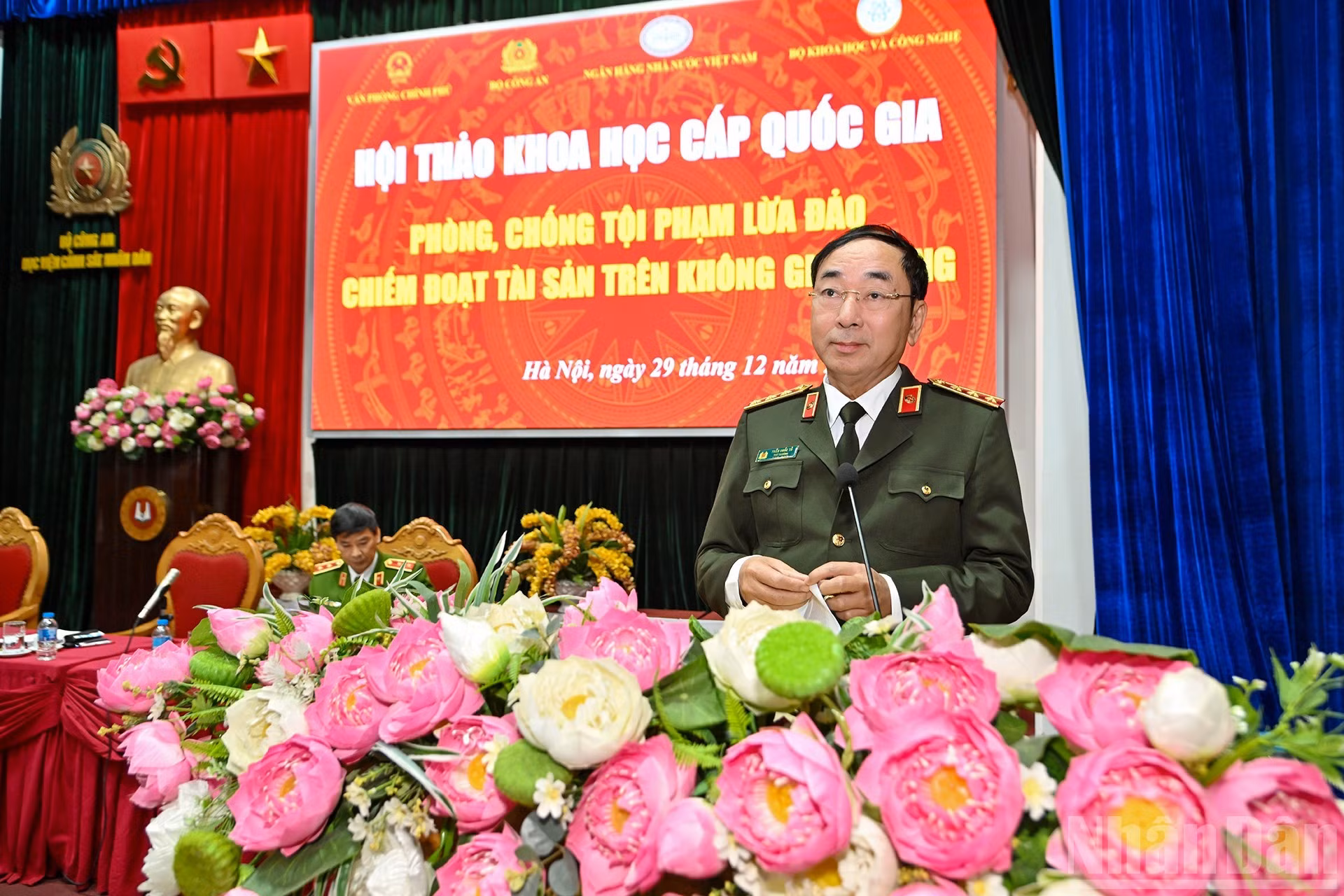 El viceministro de Seguridad Pública Tran Quoc To imparte directrices.