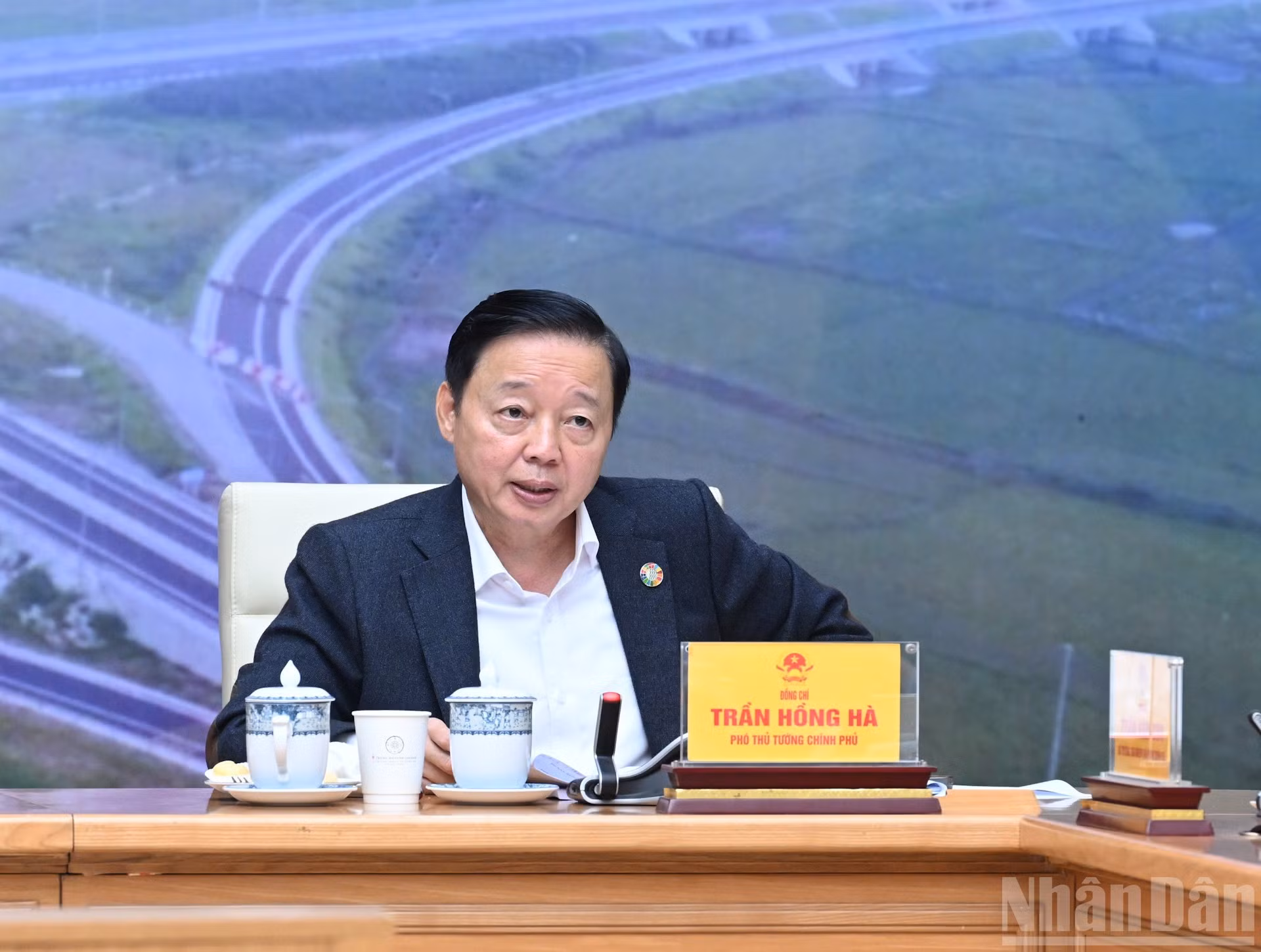 El viceprimer ministro Tran Hong Ha en su intervención.