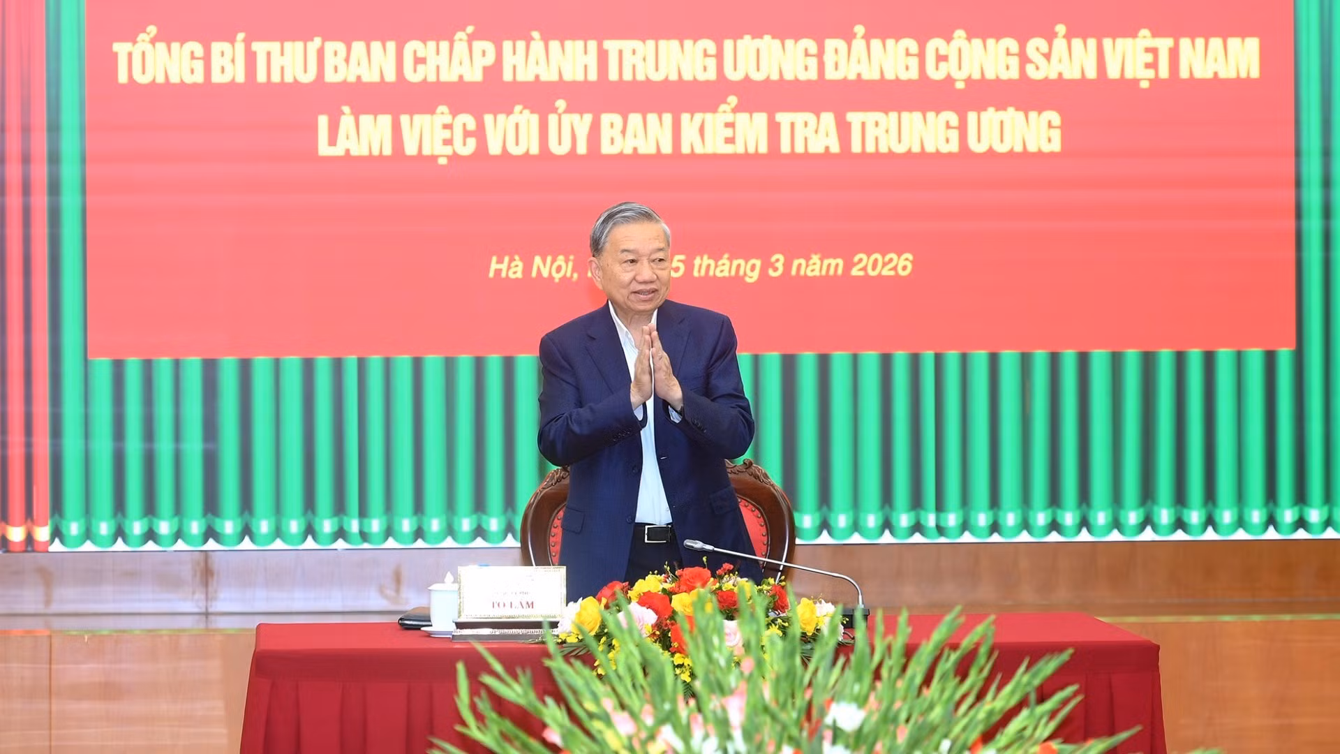 El secretario general del Partido Comunista de Vietnam, To Lam, preside la reunión.