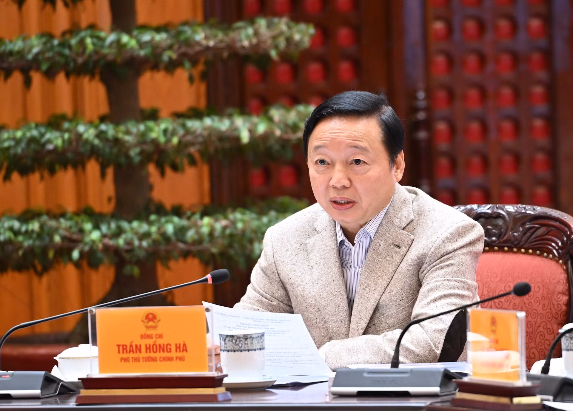 El vice primer ministro Tran Hong Ha tiene la palabra.