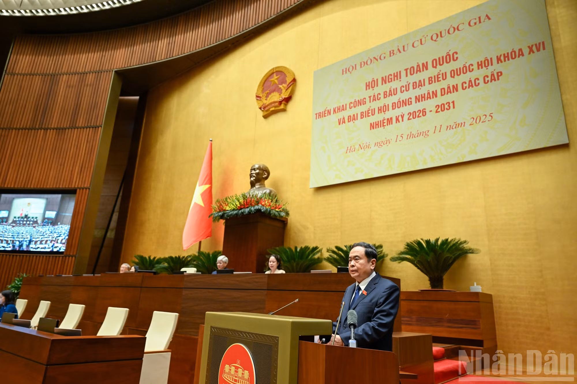 El presidente de la Asamblea Nacional y titular del Consejo Electoral Nacional, Tran Thanh Man, pronuncia el discurso inaugural del evento.