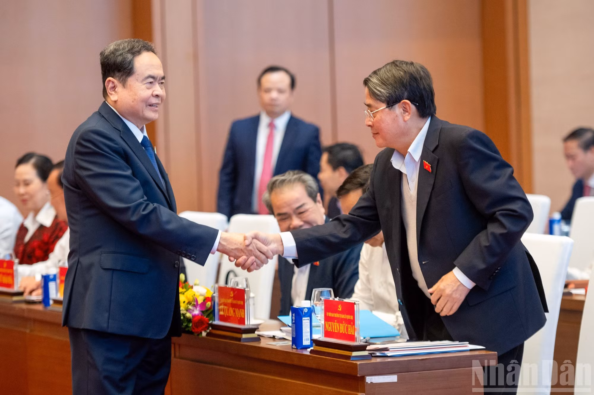 El presidente de la Asamblea Nacional y secretario del Comité del Partido Comunista de Vietnam en esa entidad, Tran Thanh Man, llega al evento.