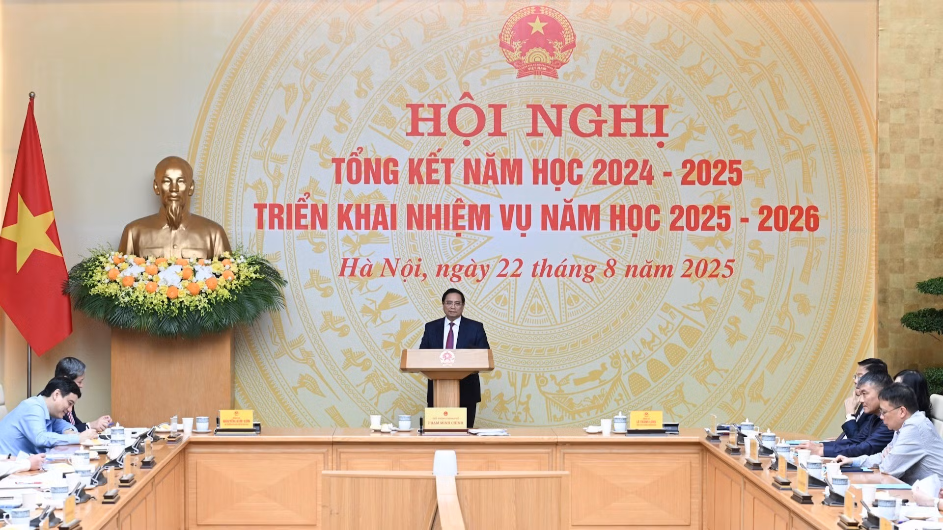 [Foto] Premier vietnamita preside conferencia sobre año escolar 2024-2025 y tareas para próximo curso