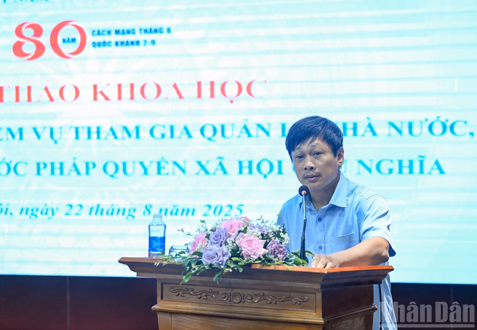 Entre los oradores figura el profesor asociado y doctor Nguyen Vu Hoang (Revista Comunista).