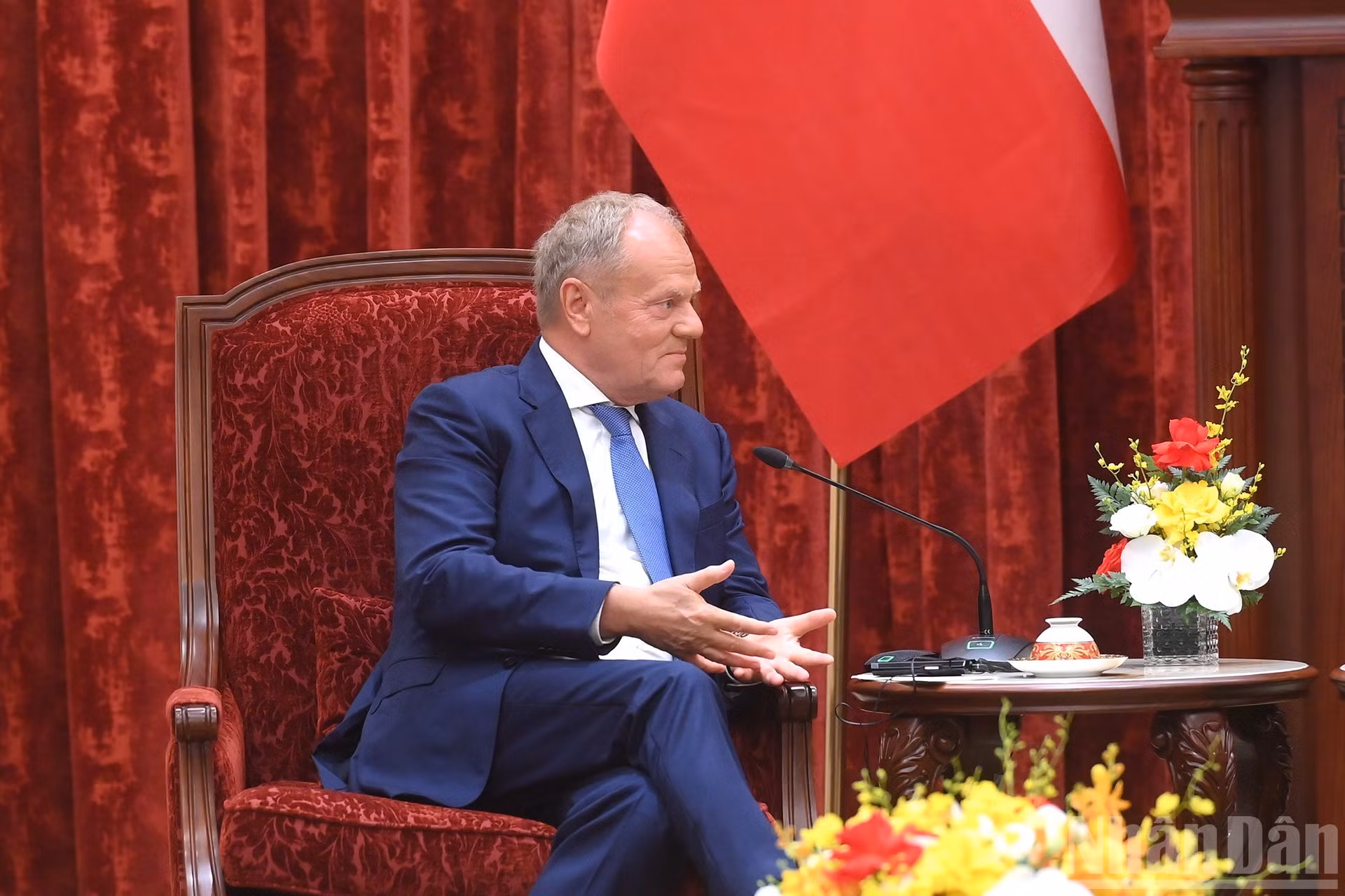 El primer ministro de Polonia, Donald Tusk, habla en el encuentro.