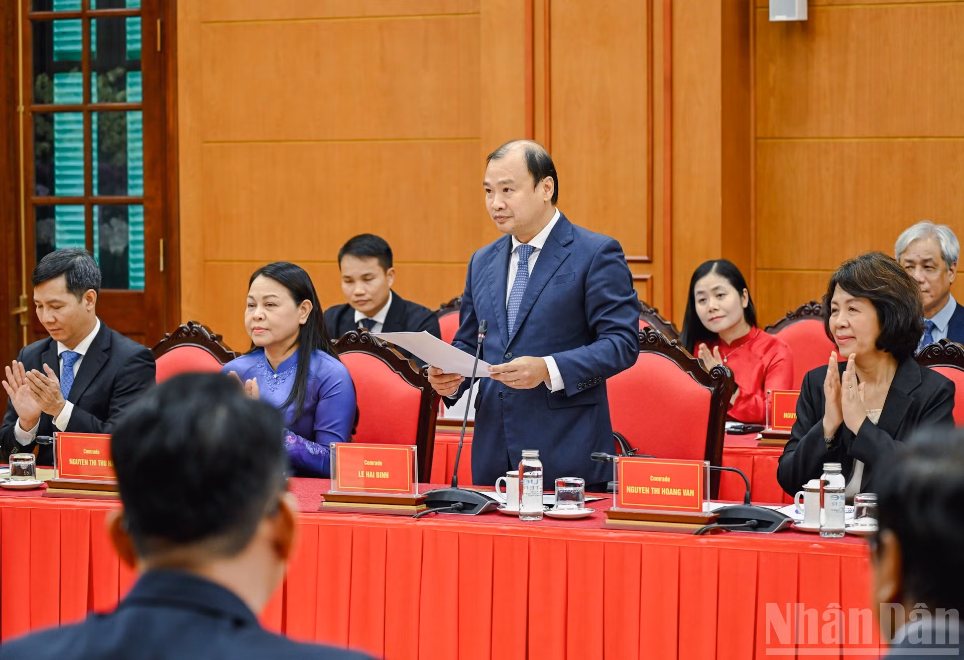 Le Hai Binh, vicedirector permanente de la Academia Nacional de Política Ho Chi Minh (Vietnam), habla en el encuentro.